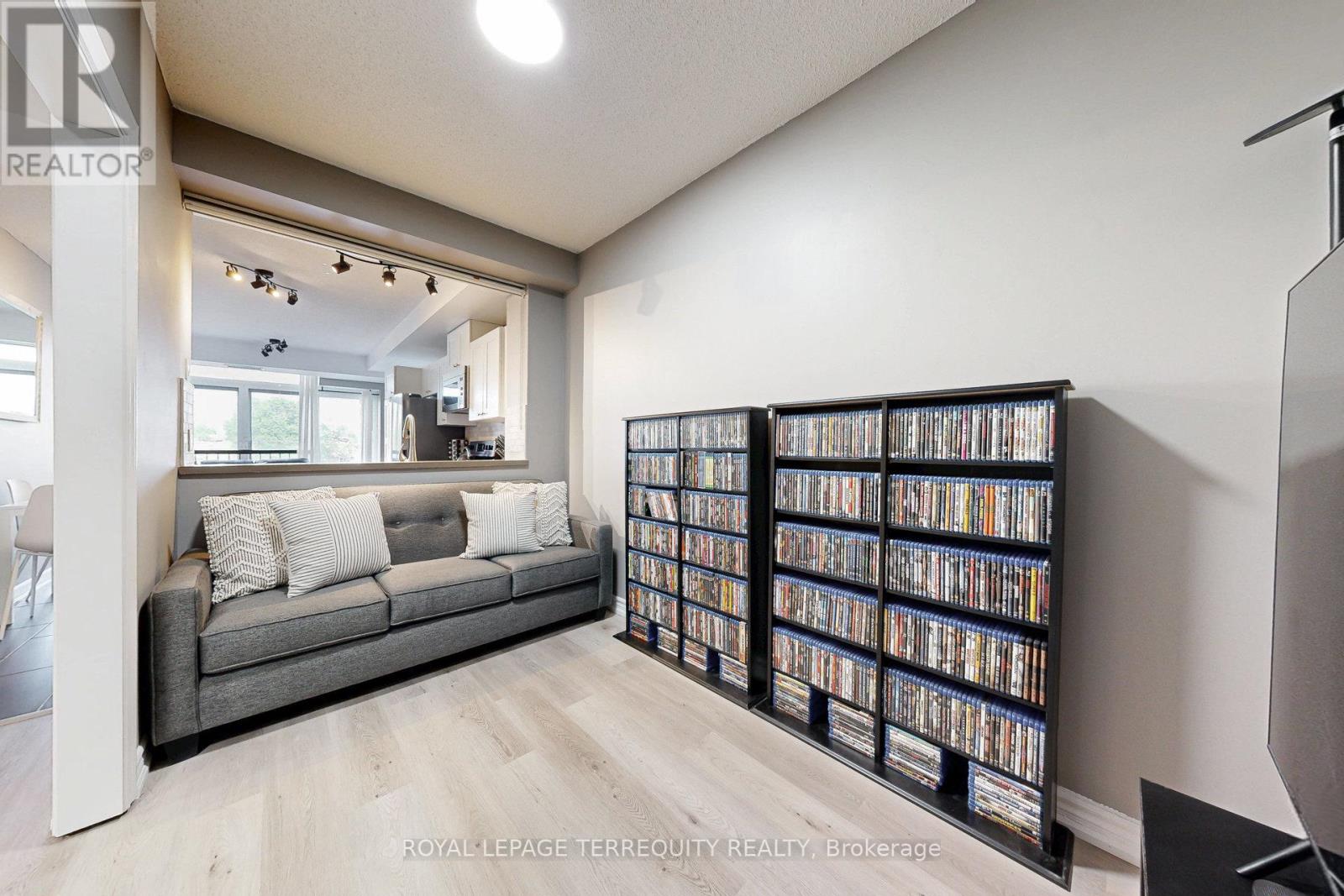 402 - 200 Burnhamthorpe Road E, Mississauga, Ontario  L5A 4L4 - Photo 6 - W12292108