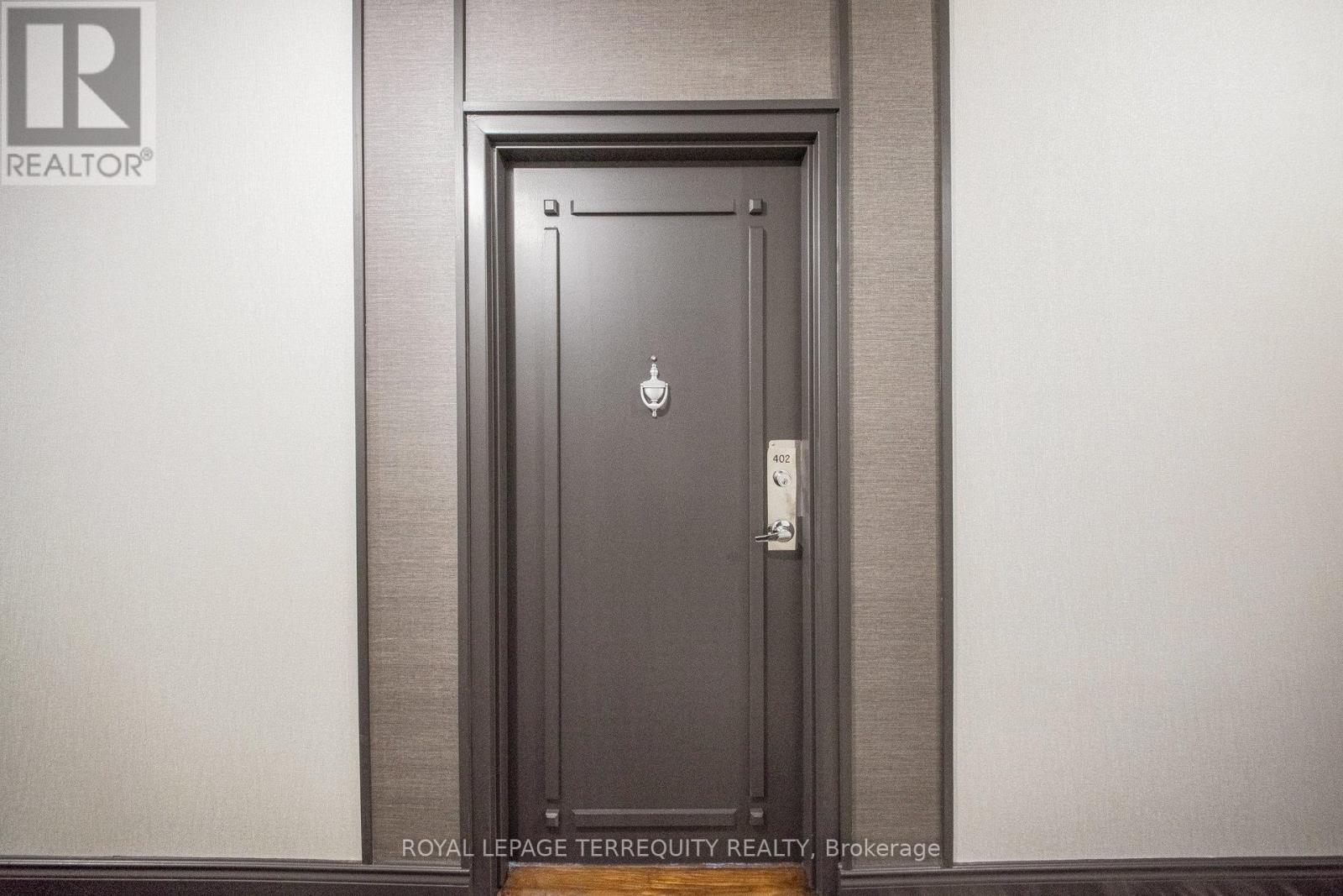 402 - 200 Burnhamthorpe Road E, Mississauga, Ontario  L5A 4L4 - Photo 3 - W12292108