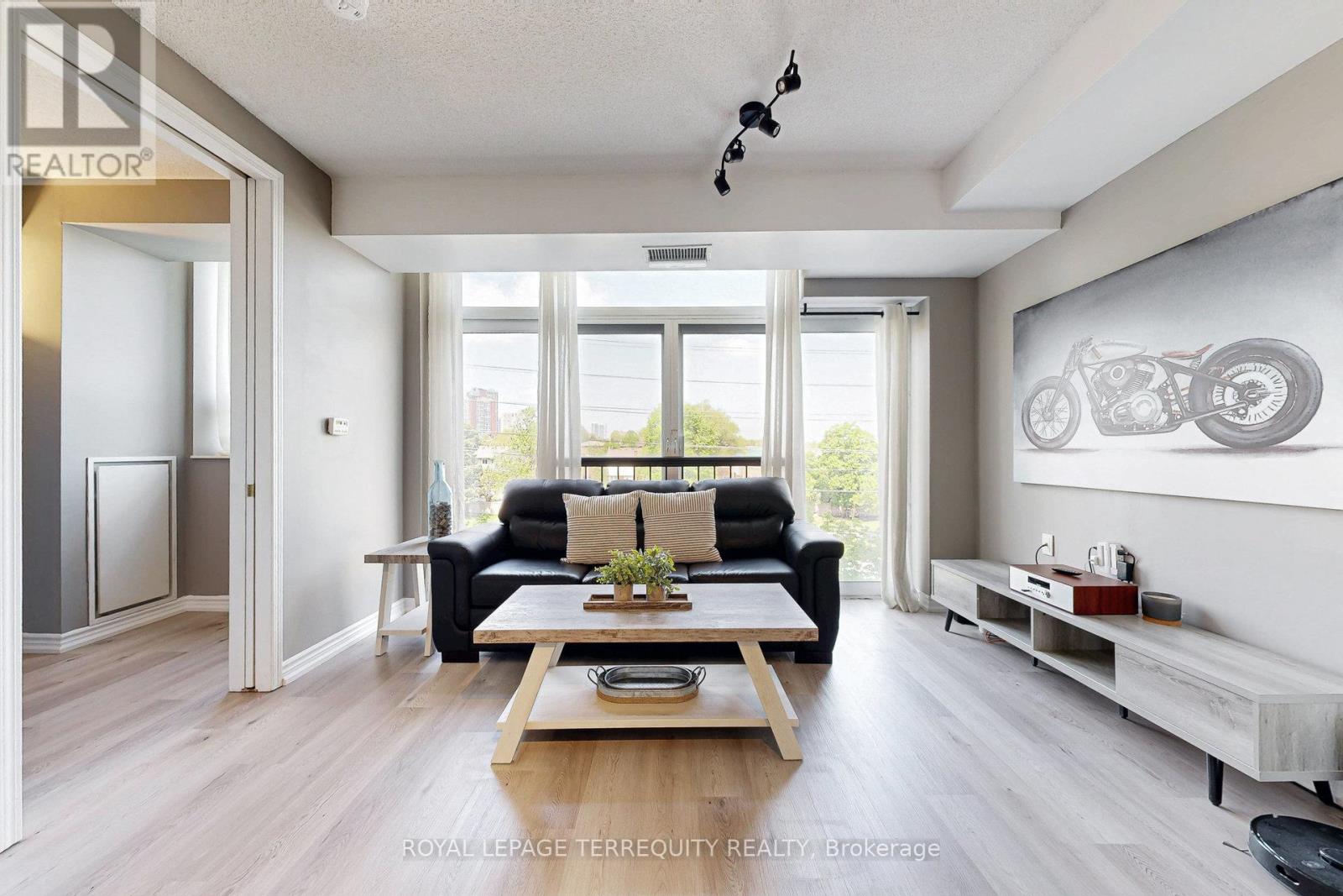 402 - 200 BURNHAMTHORPE ROAD E, Mississauga, Ontario