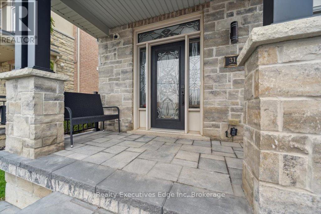 31 Rainforest Lane, Halton Hills, Ontario  L7G 0L8 - Photo 4 - W12327462