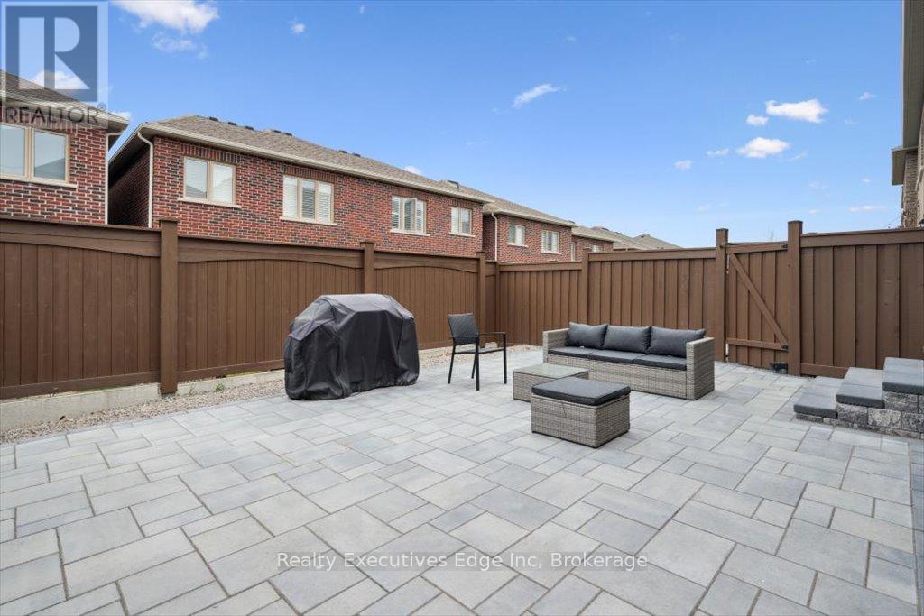 31 Rainforest Lane, Halton Hills, Ontario  L7G 0L8 - Photo 35 - W12327462