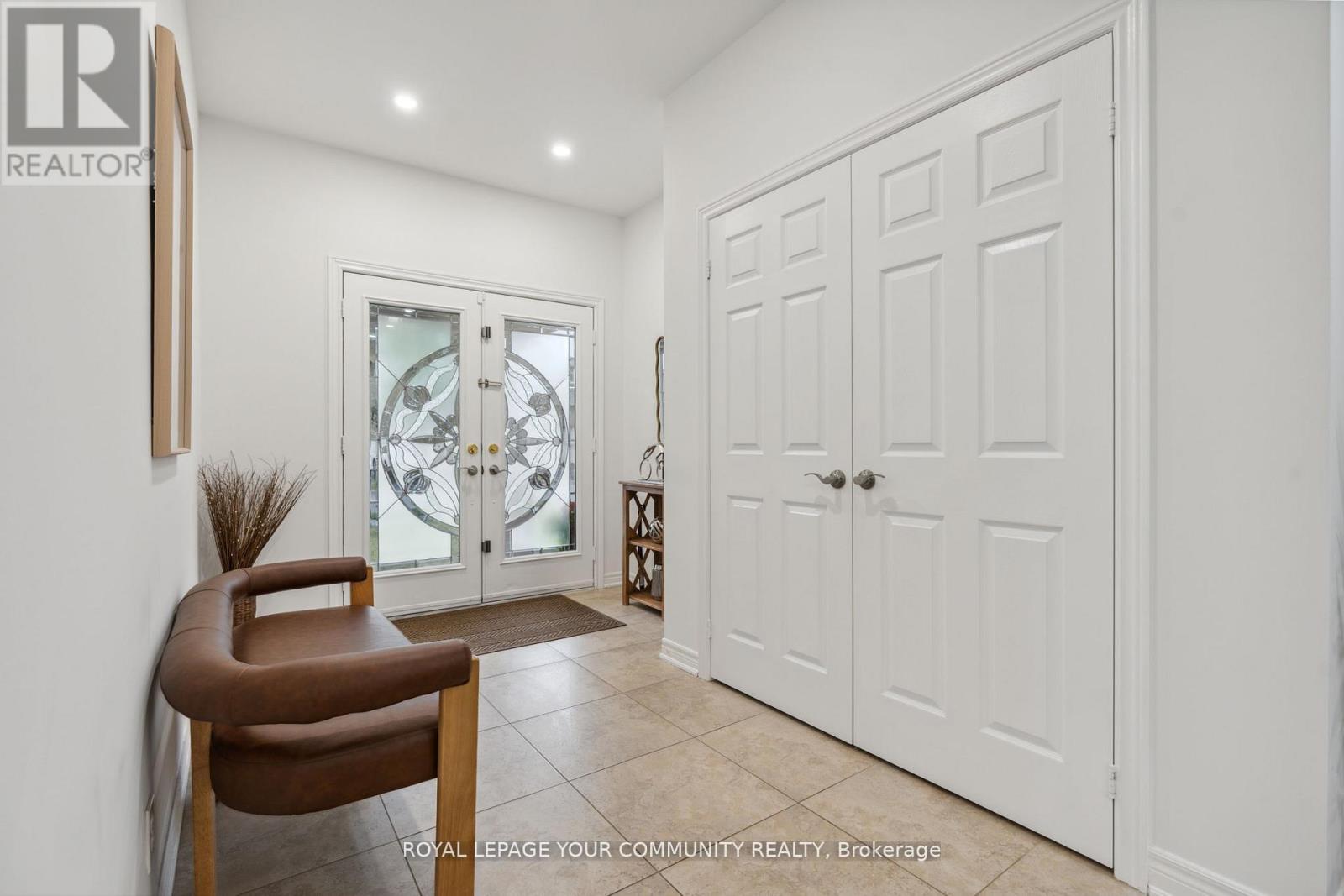 26 Ivy Jay Crescent, Aurora, Ontario  L4G 0E6 - Photo 5 - N12263201