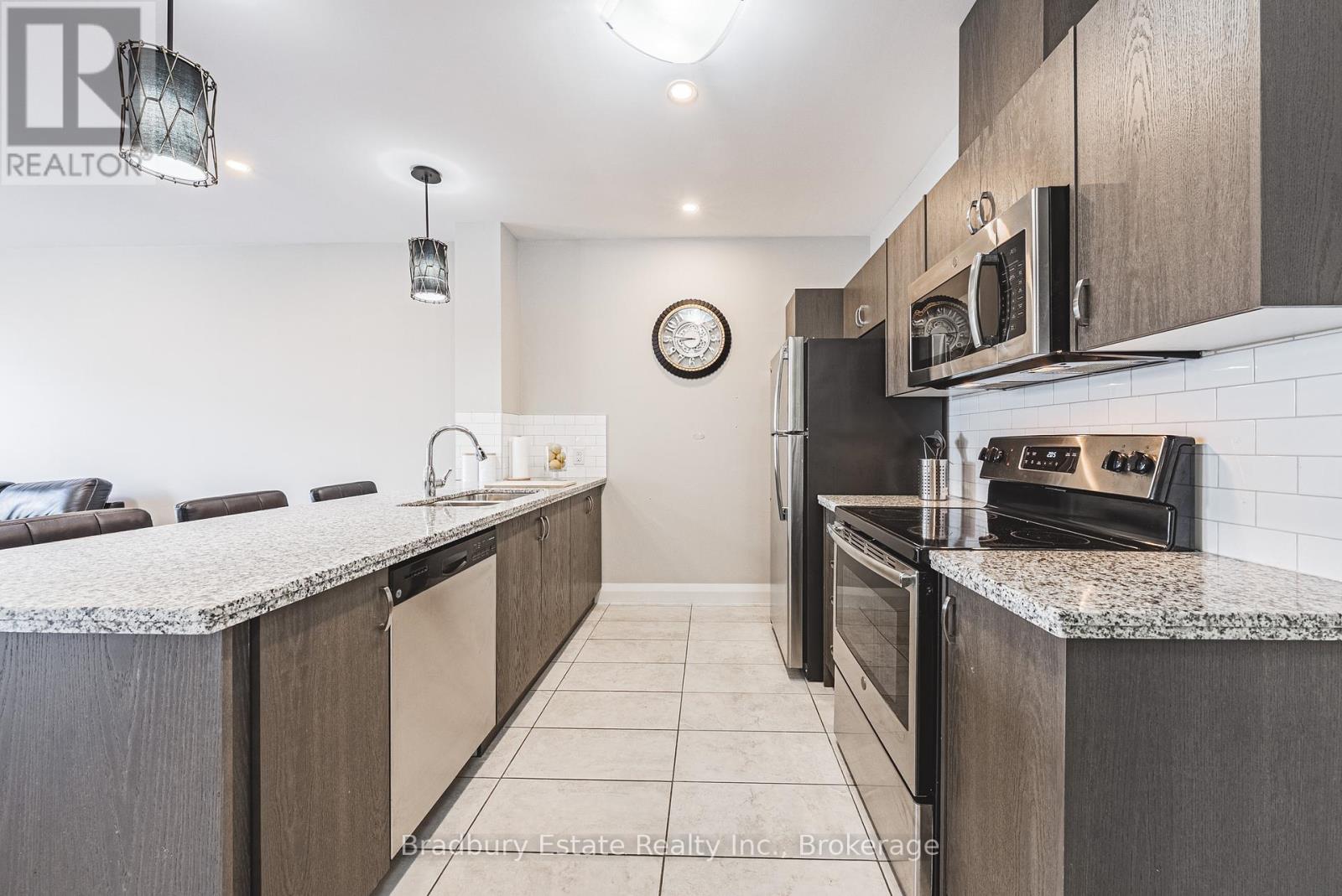 819 - 118 King Street E, Hamilton, Ontario  L8N 0A9 - Photo 8 - X12380905