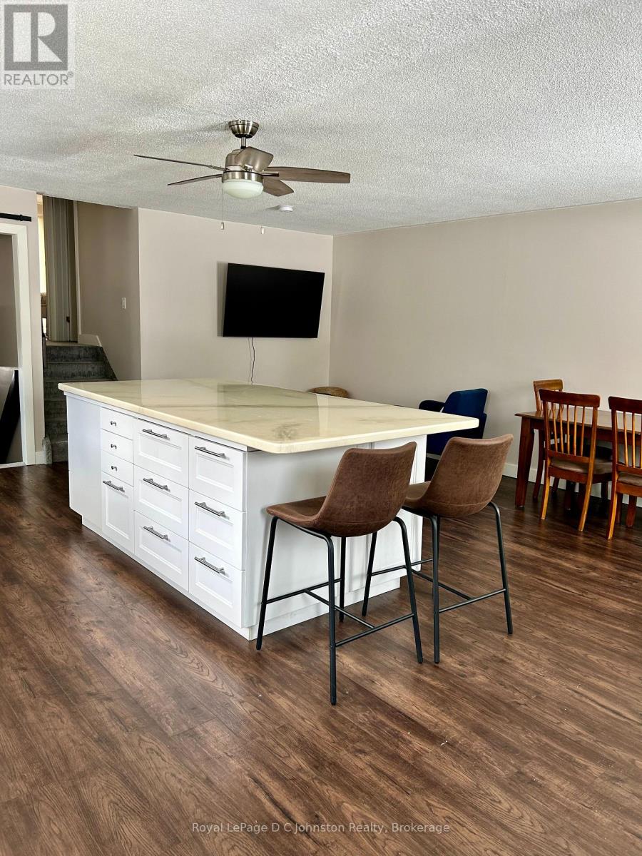 816 River Street E, Saugeen Shores, Ontario  N0H 2C4 - Photo 7 - X12189604