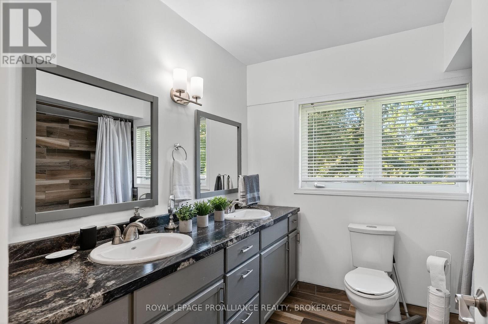 225 Johnson Bay Lane, Frontenac Islands, Ontario  K7G 2V6 - Photo 12 - X12388567