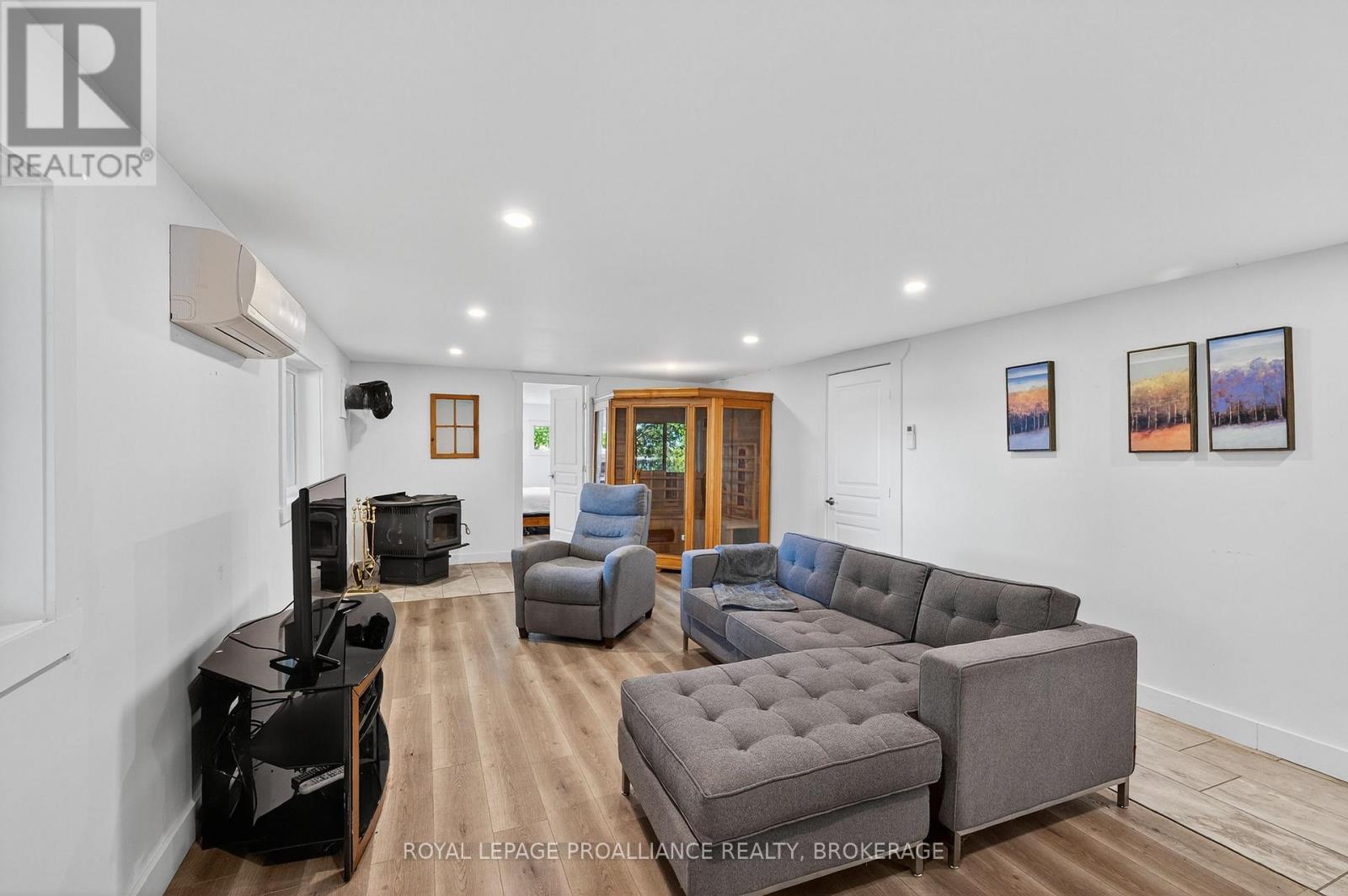 225 Johnson Bay Lane, Frontenac Islands, Ontario  K7G 2V6 - Photo 24 - X12388567