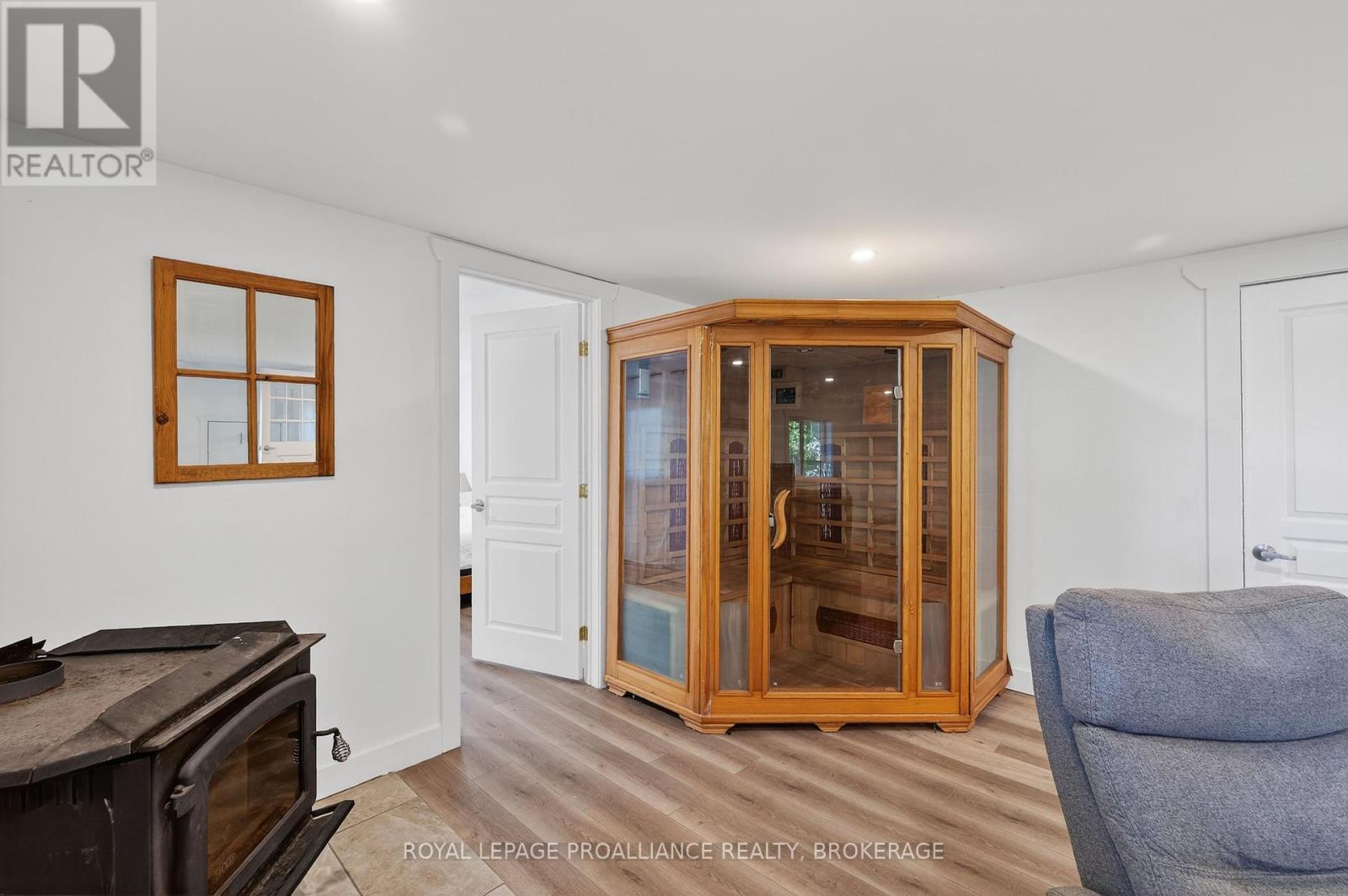 225 Johnson Bay Lane, Frontenac Islands, Ontario  K7G 2V6 - Photo 25 - X12388567