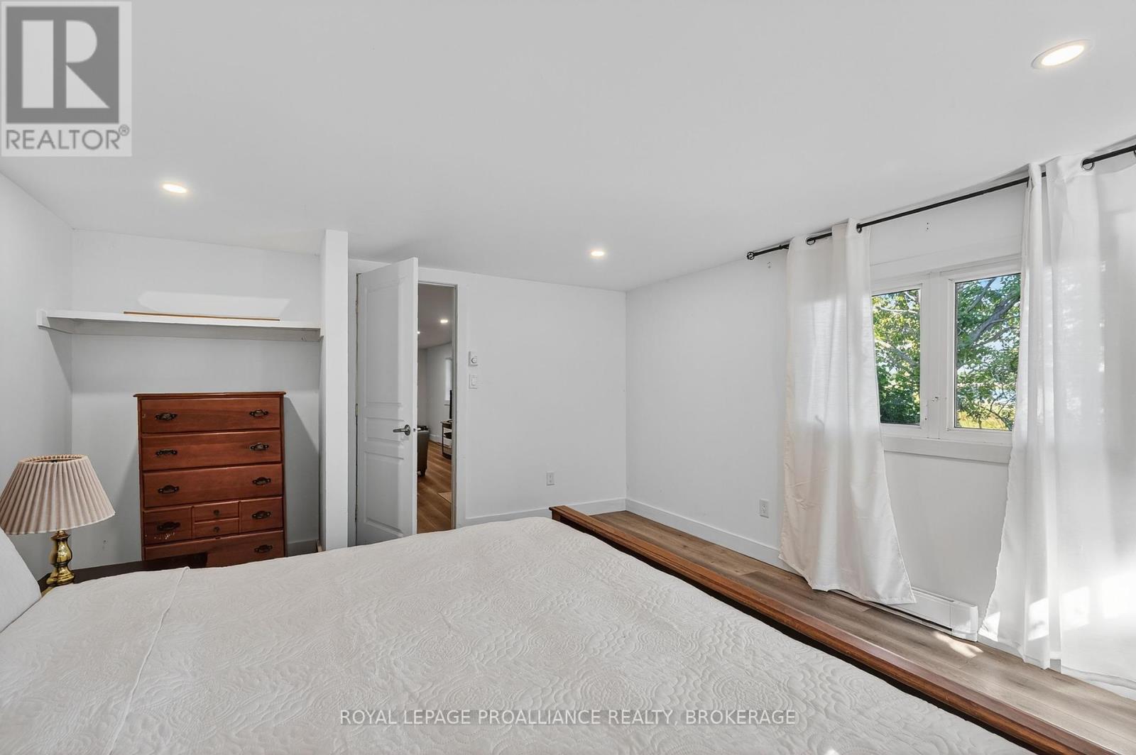 225 Johnson Bay Lane, Frontenac Islands, Ontario  K7G 2V6 - Photo 27 - X12388567