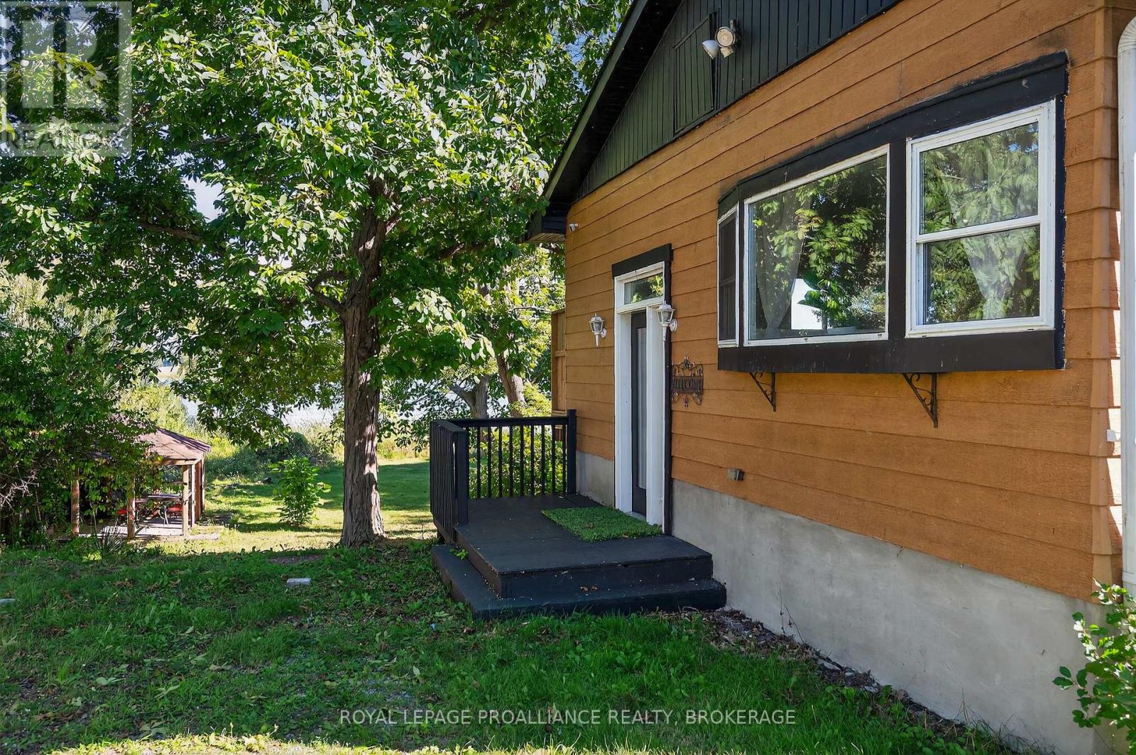 225 Johnson Bay Lane, Frontenac Islands, Ontario  K7G 2V6 - Photo 3 - X12388567