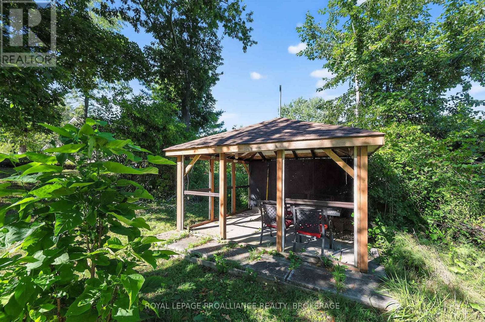 225 Johnson Bay Lane, Frontenac Islands, Ontario  K7G 2V6 - Photo 34 - X12388567