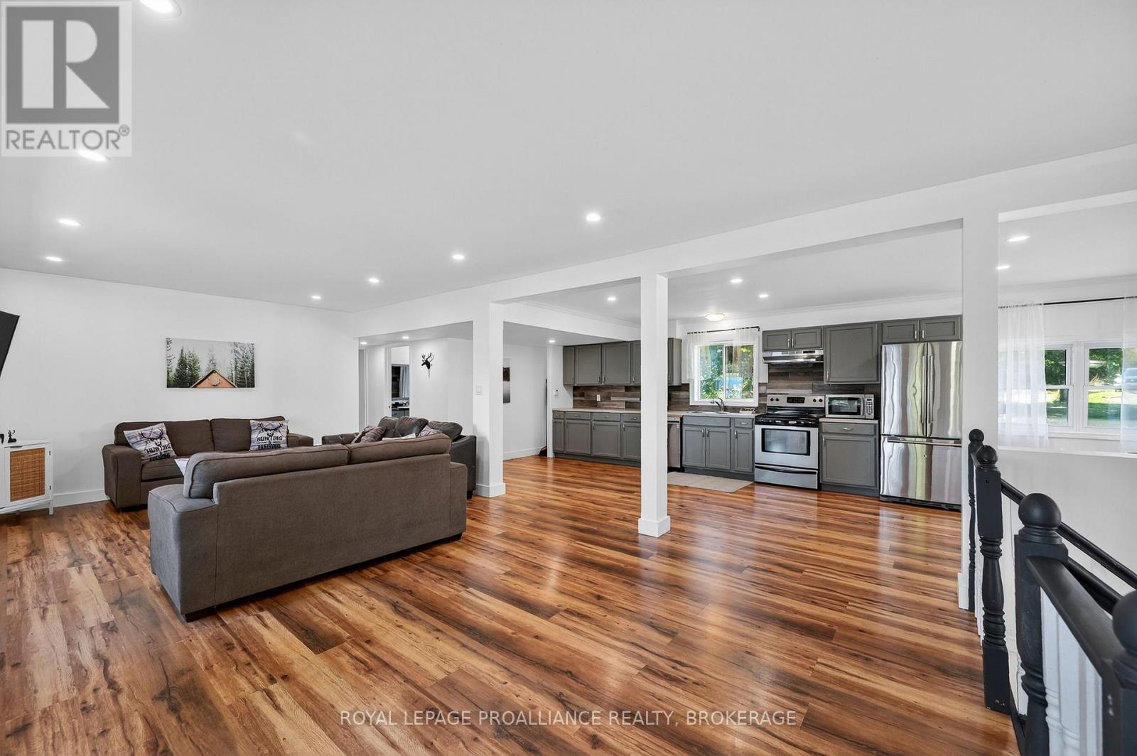 225 Johnson Bay Lane, Frontenac Islands, Ontario  K7G 2V6 - Photo 5 - X12388567