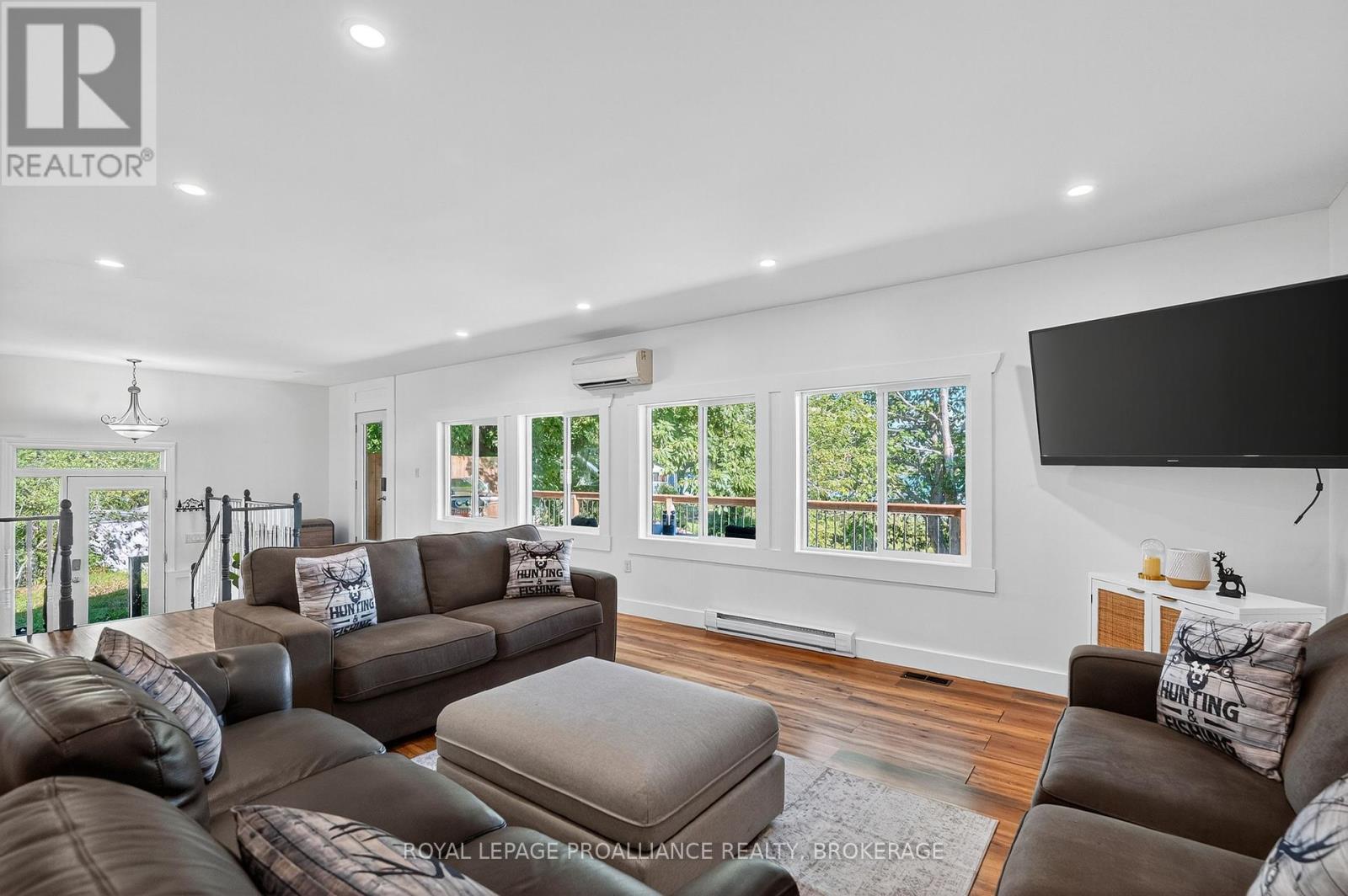 225 Johnson Bay Lane, Frontenac Islands, Ontario  K7G 2V6 - Photo 7 - X12388567