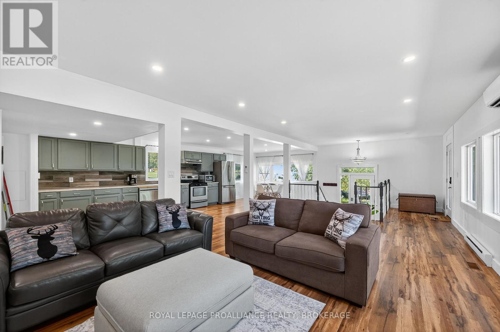 225 Johnson Bay Lane, Frontenac Islands, Ontario  K7G 2V6 - Photo 8 - X12388567