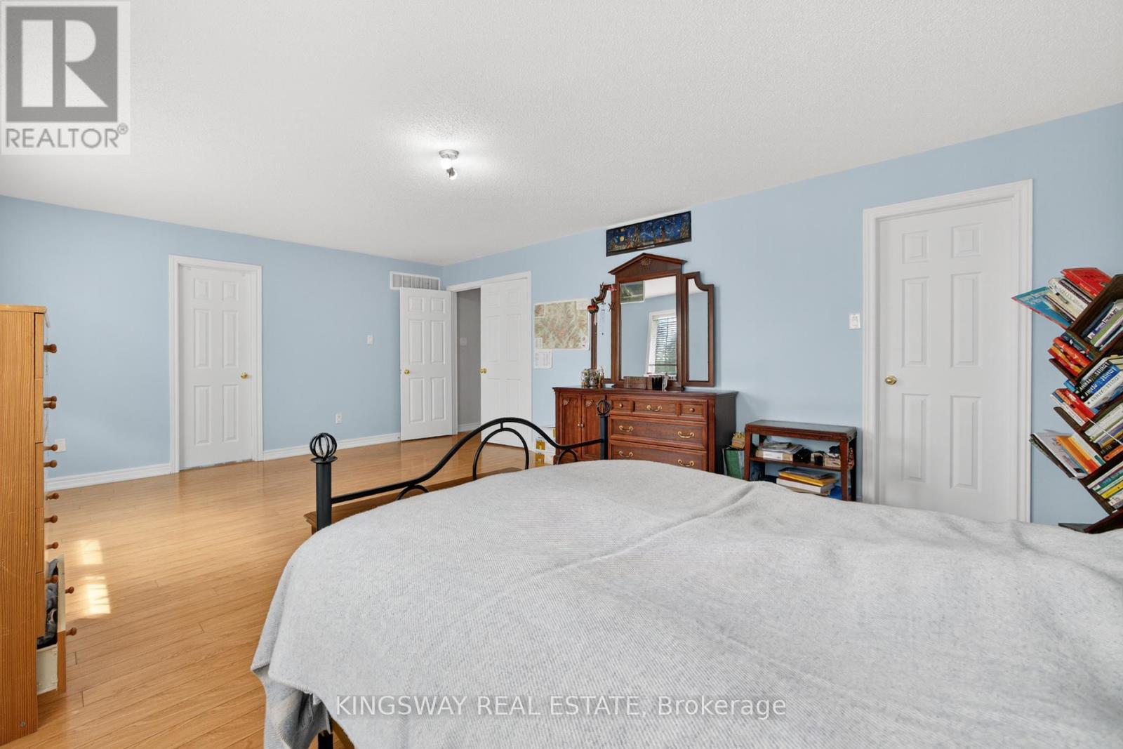 284 Holmes Crescent, Milton, Ontario  L9T 0R2 - Photo 25 - W12386799