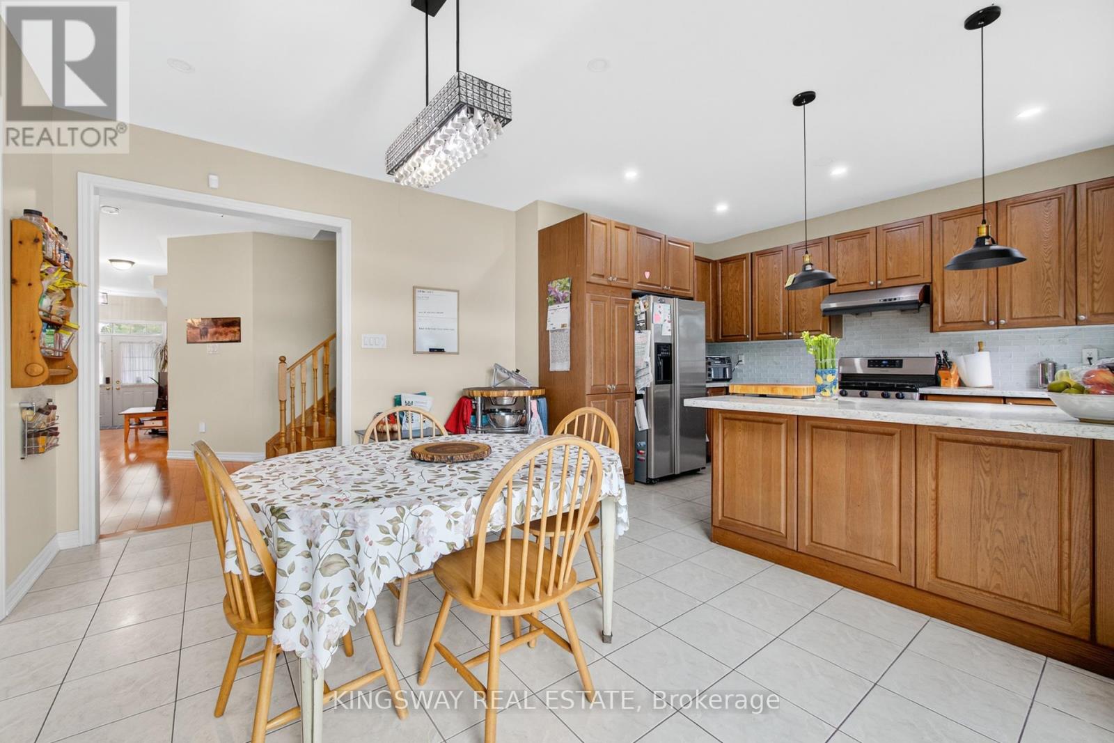 284 Holmes Crescent, Milton, Ontario  L9T 0R2 - Photo 14 - W12386799