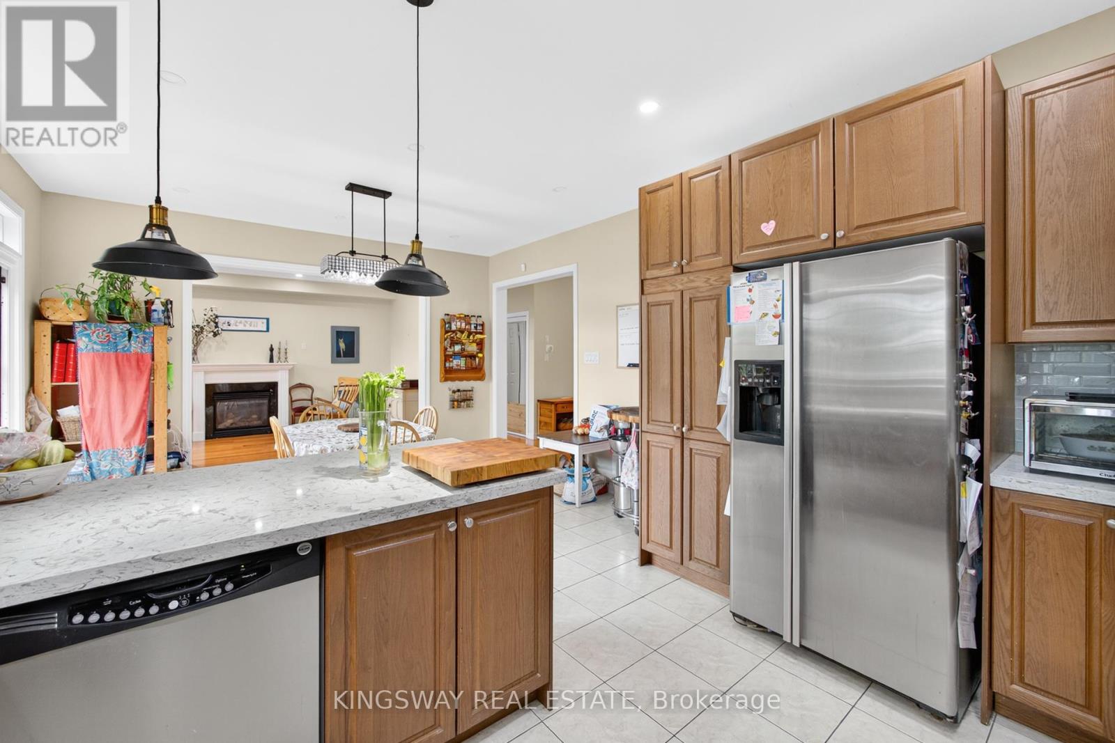 284 Holmes Crescent, Milton, Ontario  L9T 0R2 - Photo 18 - W12386799