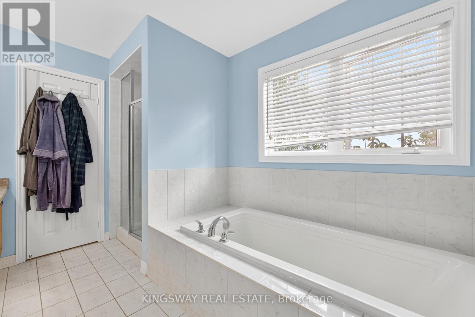 284 Holmes Crescent, Milton, Ontario  L9T 0R2 - Photo 27 - W12386799