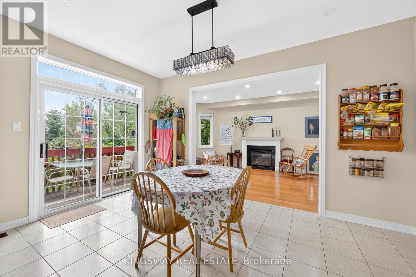 284 Holmes Crescent, Milton, Ontario  L9T 0R2 - Photo 13 - W12386799