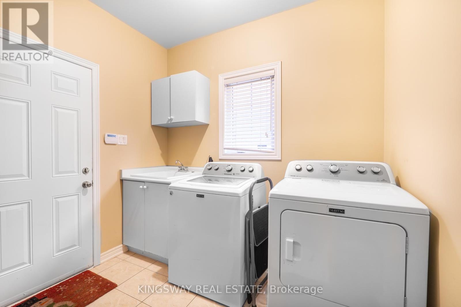284 Holmes Crescent, Milton, Ontario  L9T 0R2 - Photo 38 - W12386799