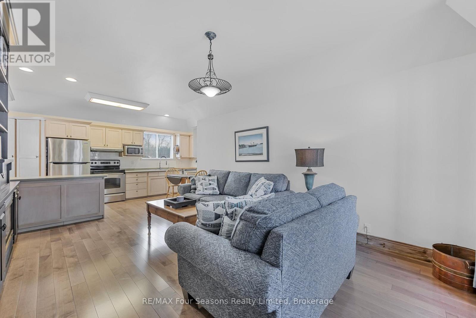 3 Sydenham Trail E, Clearview, Ontario  L0M 1H0 - Photo 14 - S12388483