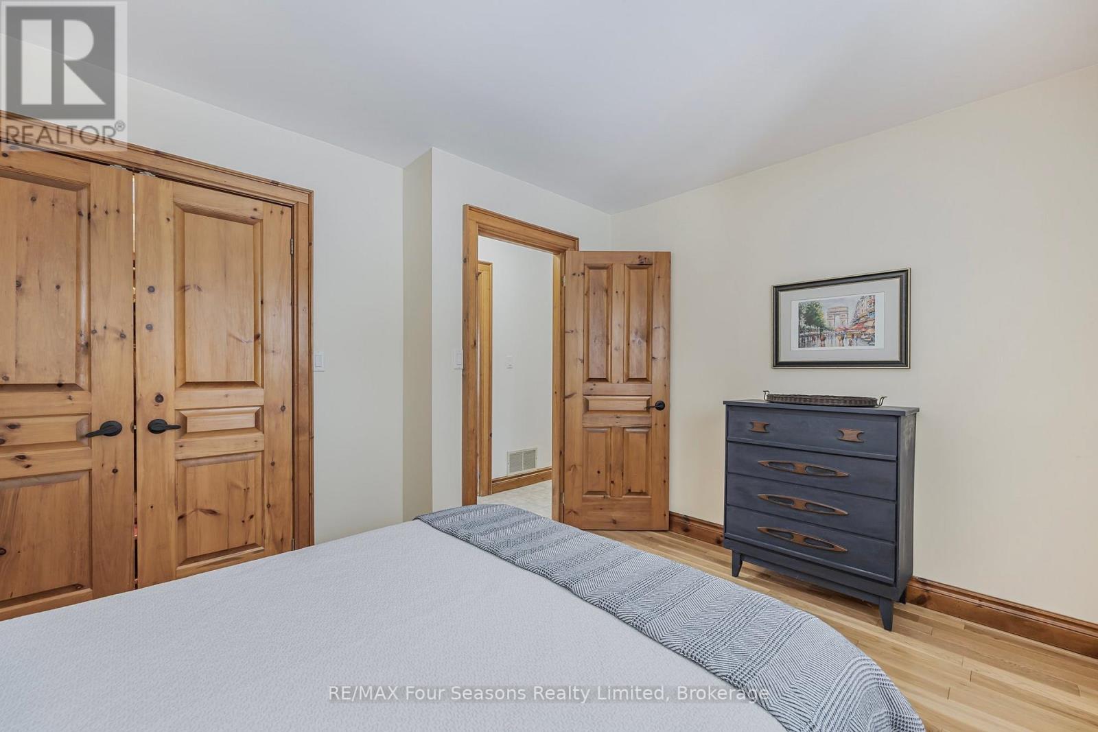 3 Sydenham Trail E, Clearview, Ontario  L0M 1H0 - Photo 25 - S12388483