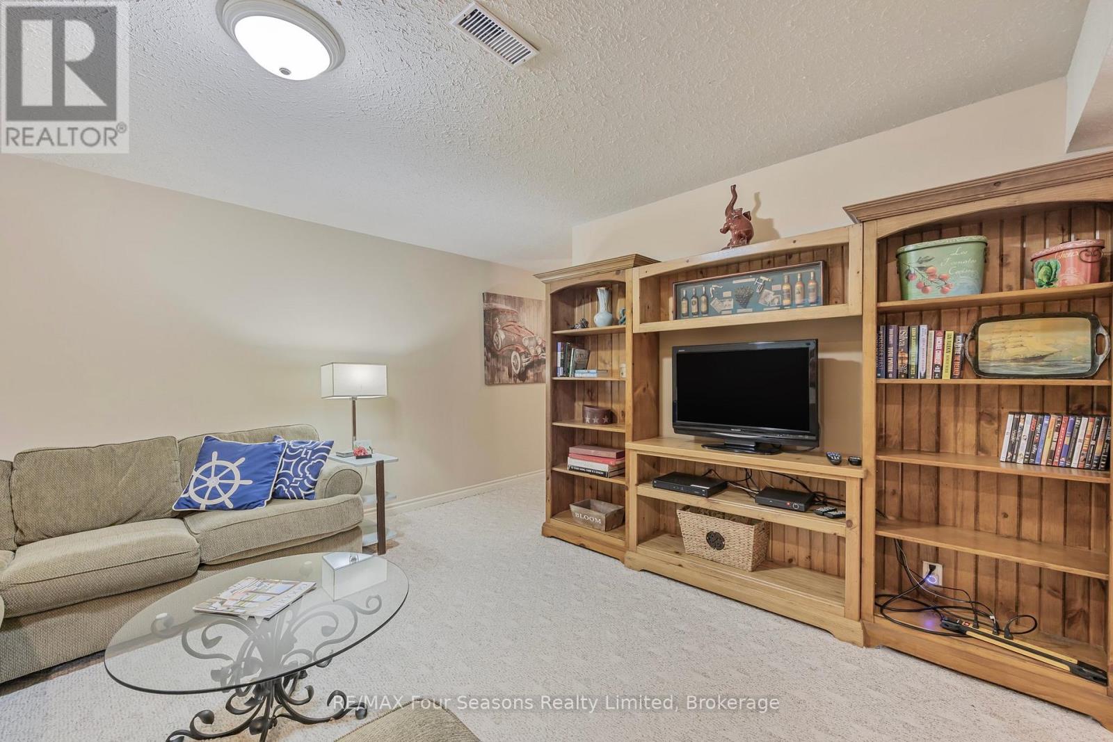 3 Sydenham Trail E, Clearview, Ontario  L0M 1H0 - Photo 28 - S12388483