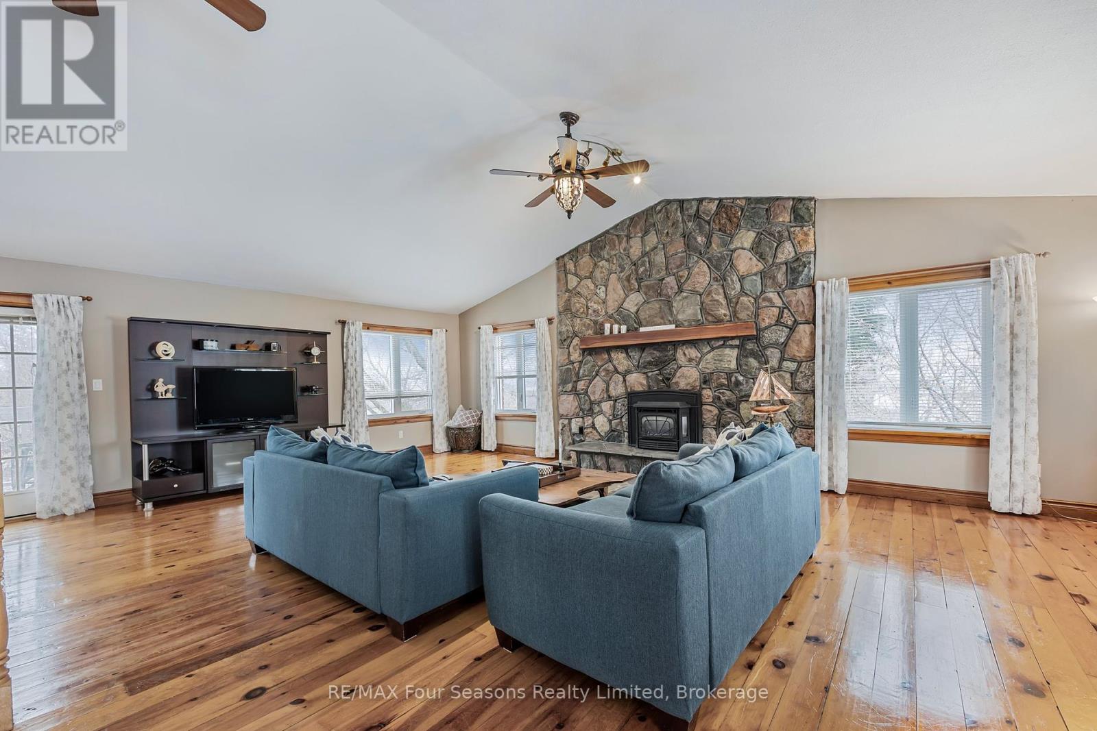 3 Sydenham Trail E, Clearview, Ontario  L0M 1H0 - Photo 34 - S12388483
