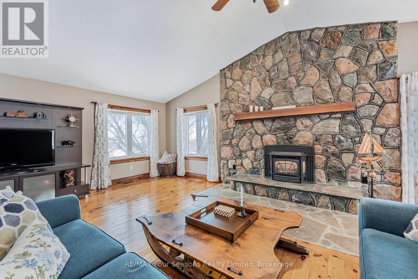 3 Sydenham Trail E, Clearview, Ontario  L0M 1H0 - Photo 35 - S12388483