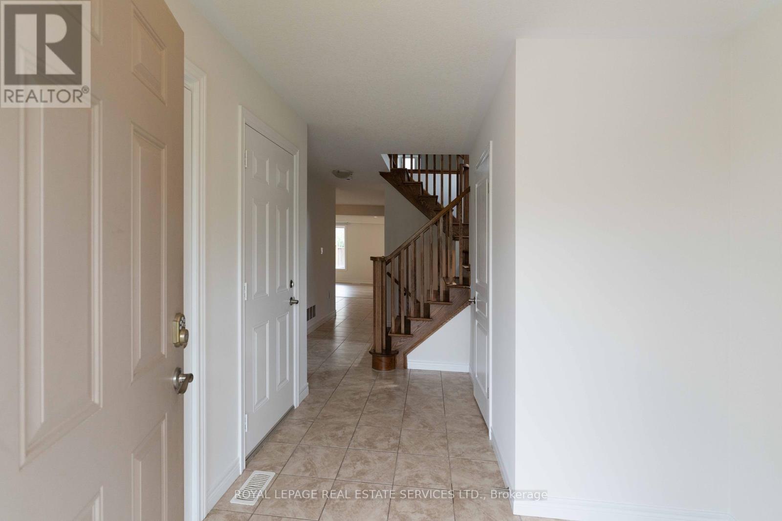 328 Keystone Crescent, Hamilton, Ontario  L0R 1P0 - Photo 5 - X12380994