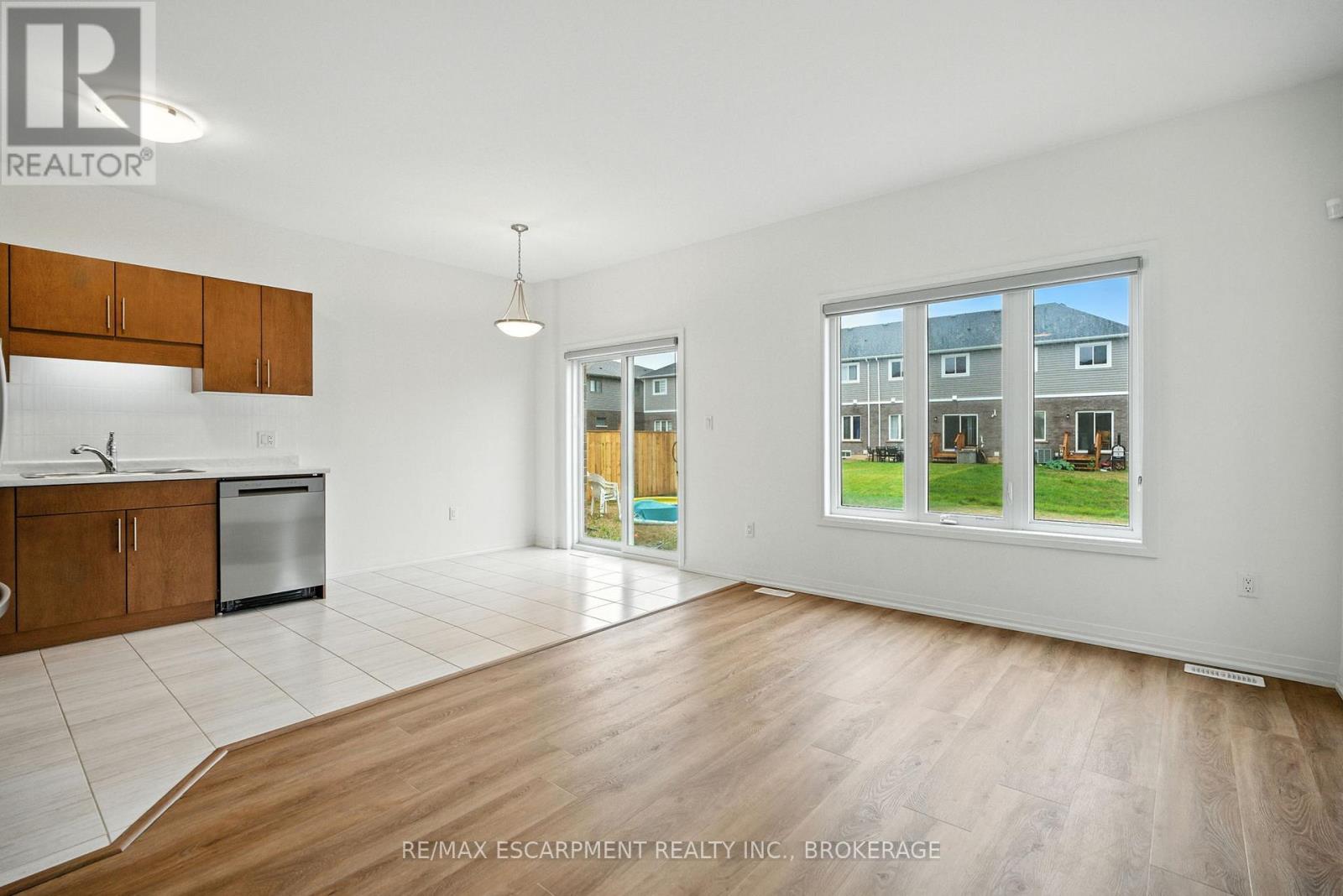25 Saffron Way, Pelham, Ontario  L0S 1E1 - Photo 8 - X12388481