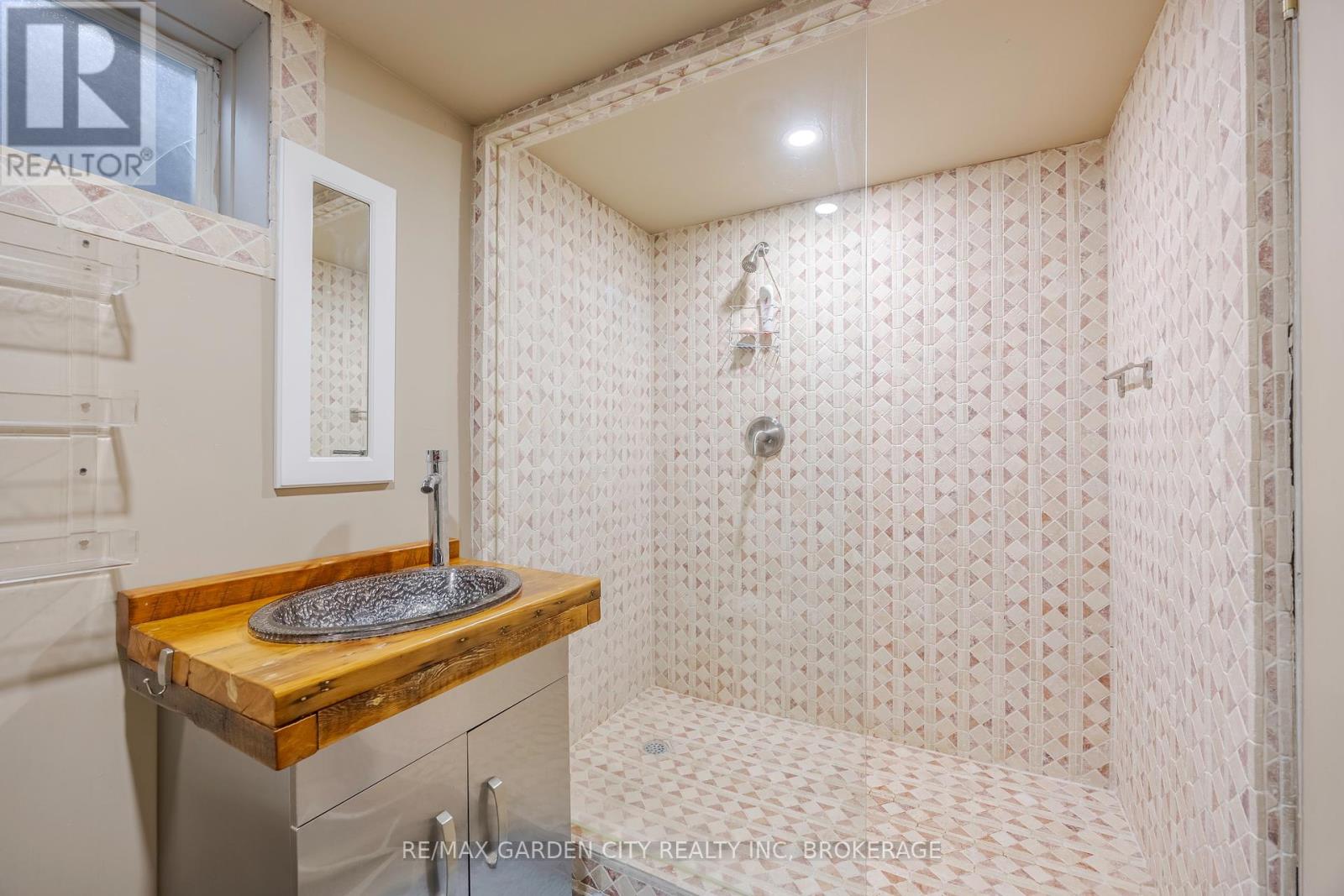 5 Woodgarden Court, St. Catharines, Ontario  L2M 7C9 - Photo 28 - X12388532