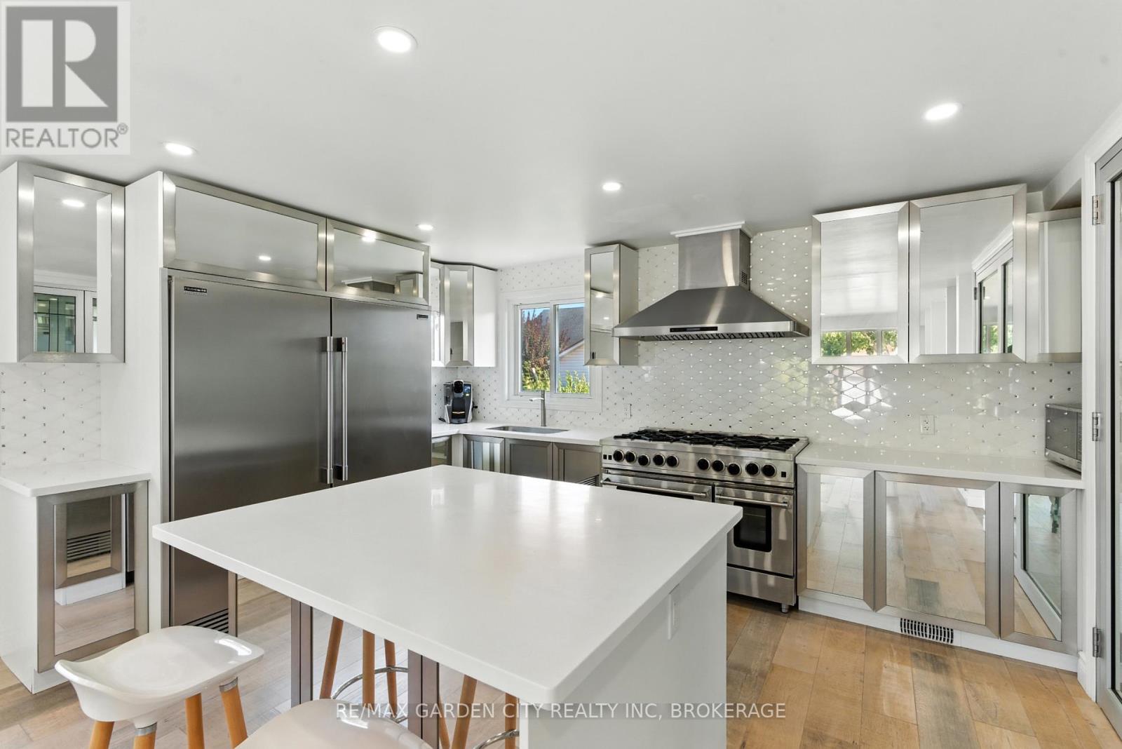 5 Woodgarden Court, St. Catharines, Ontario  L2M 7C9 - Photo 8 - X12388532