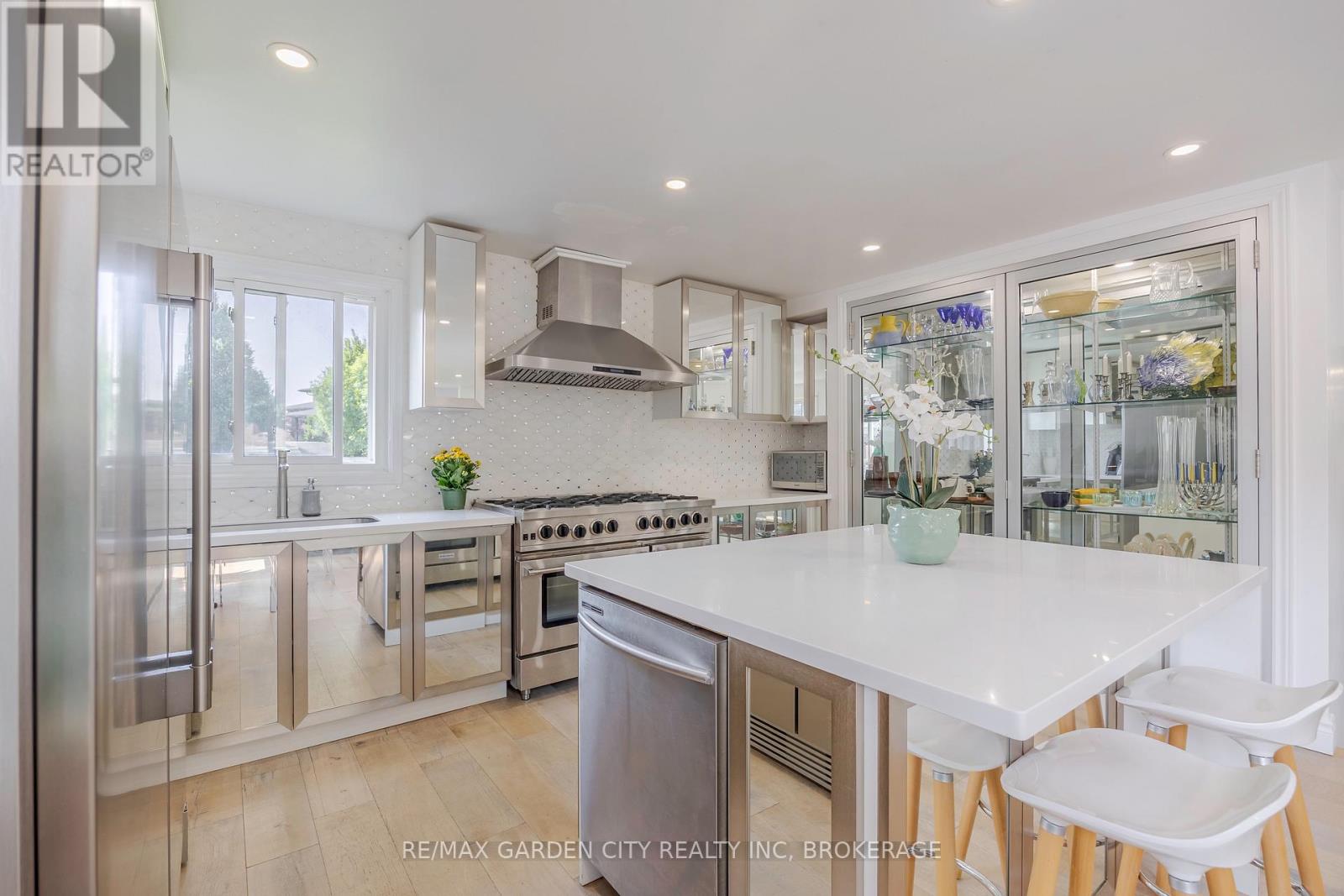 5 Woodgarden Court, St. Catharines, Ontario  L2M 7C9 - Photo 9 - X12388532