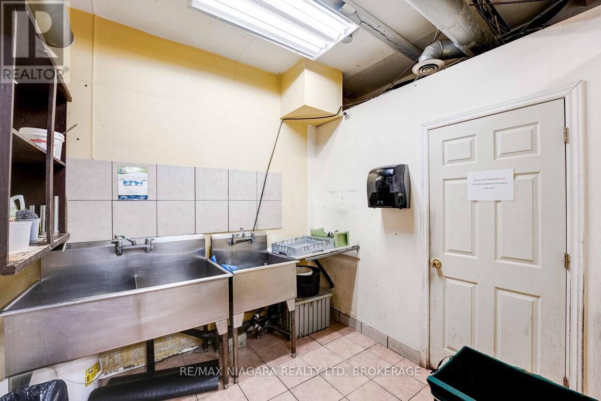 231 St. Paul Street W, St. Catharines (Western Hill), Ontario  L2S 2E3 - Photo 14 - X12388613