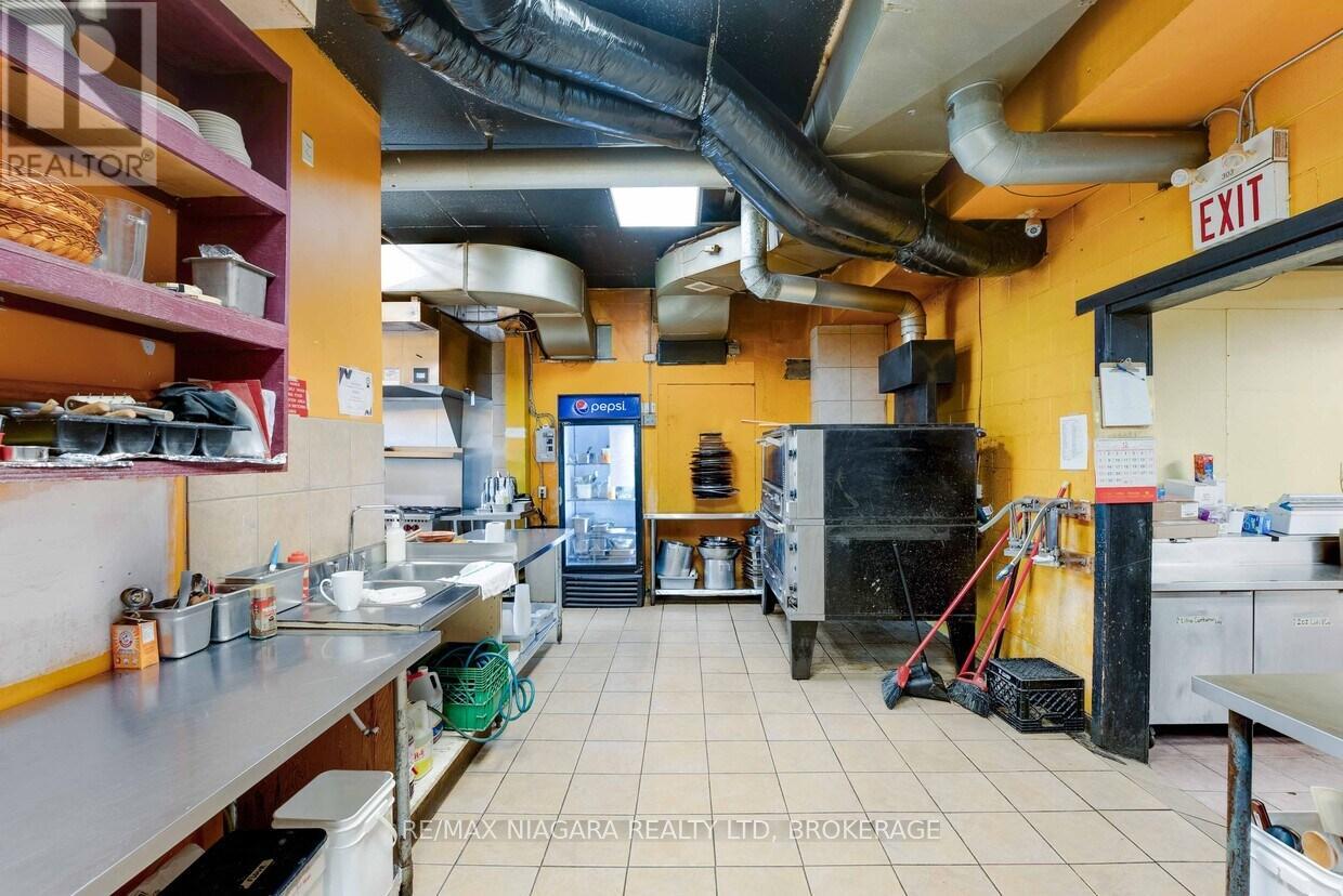 231 St. Paul Street W, St. Catharines (Western Hill), Ontario  L2S 2E3 - Photo 19 - X12388613