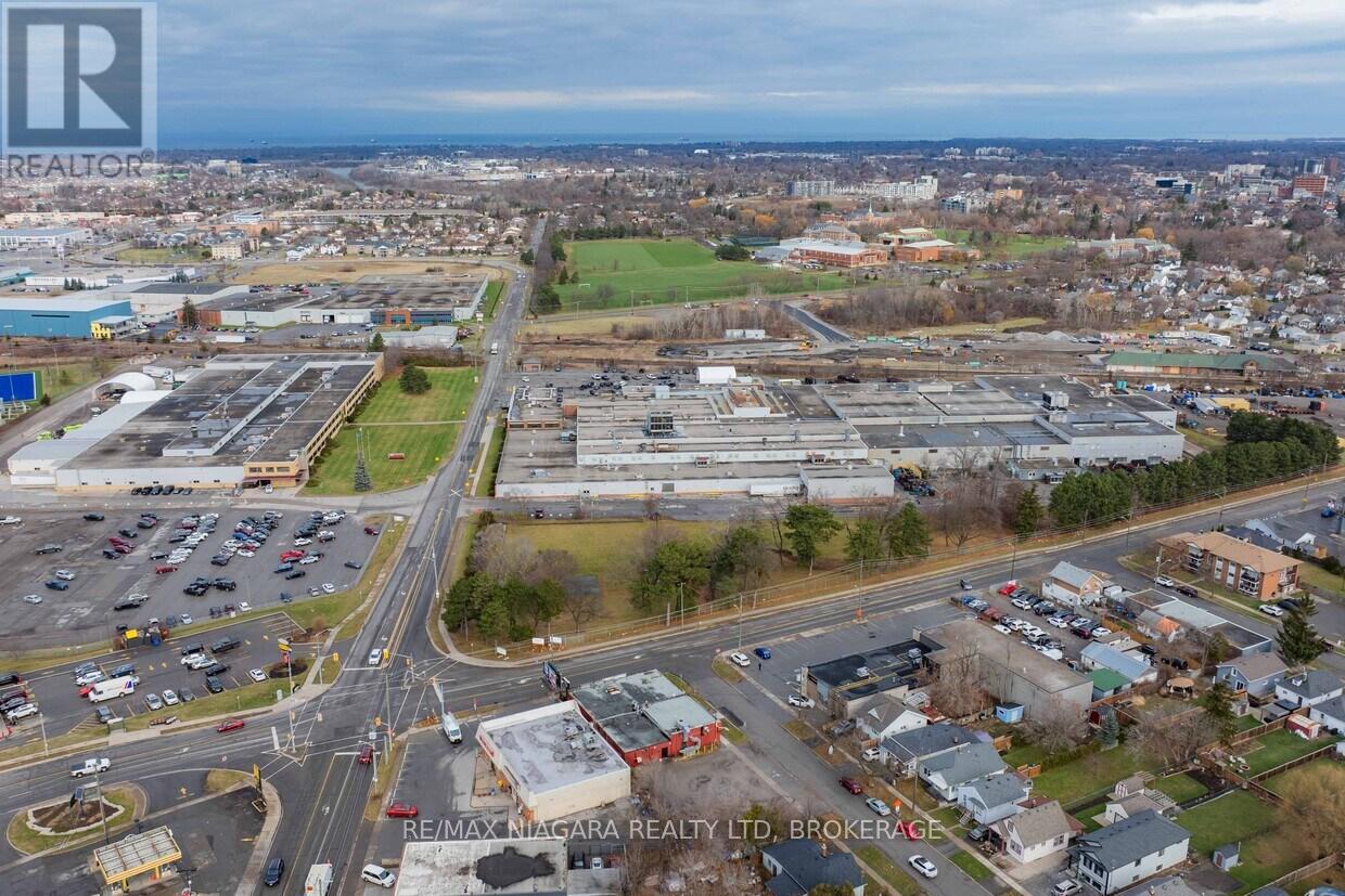231 St. Paul Street W, St. Catharines (Western Hill), Ontario  L2S 2E3 - Photo 3 - X12388613