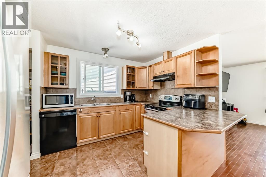 Property at 66 Eldridge Rise SE image 4