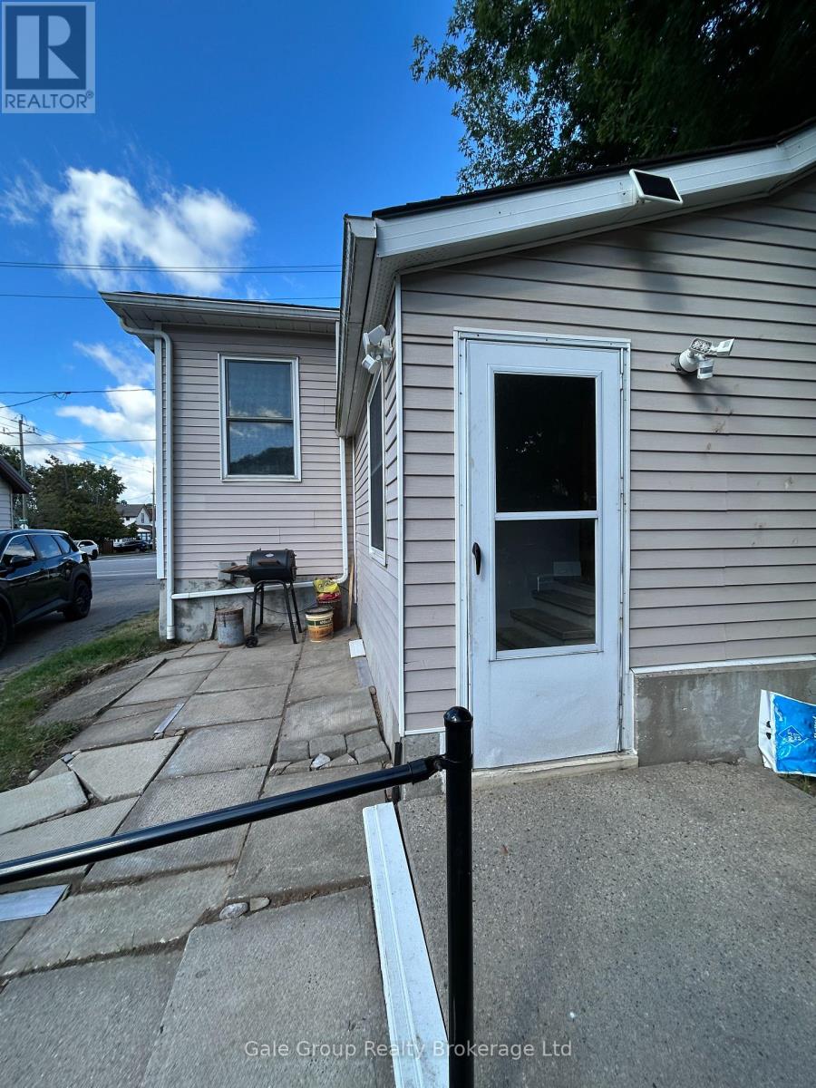 74 Huron Street, Woodstock (Woodstock - North), Ontario  N4S 6Z3 - Photo 1 - X12388447