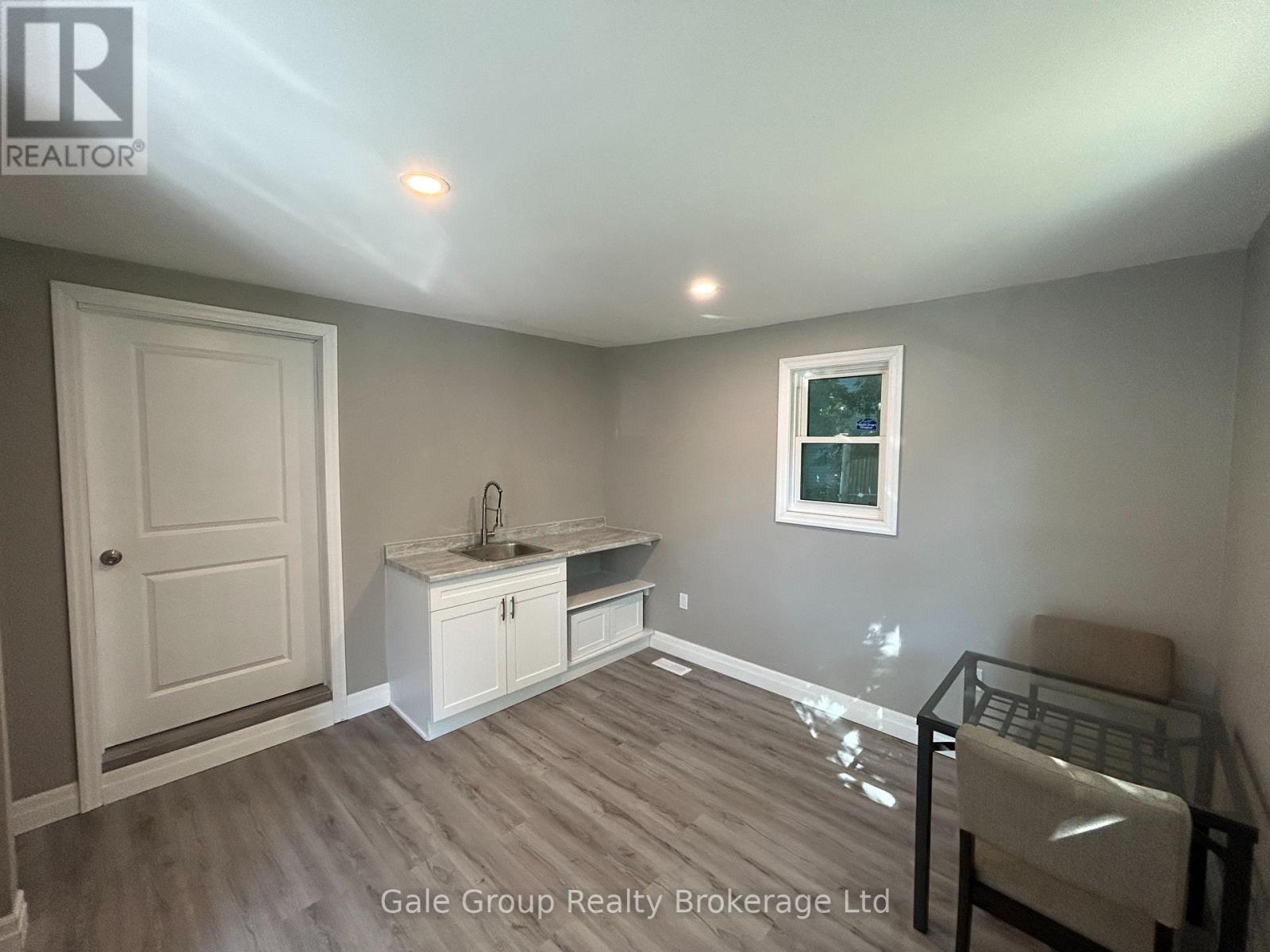 74 Huron Street, Woodstock (Woodstock - North), Ontario  N4S 6Z3 - Photo 3 - X12388447