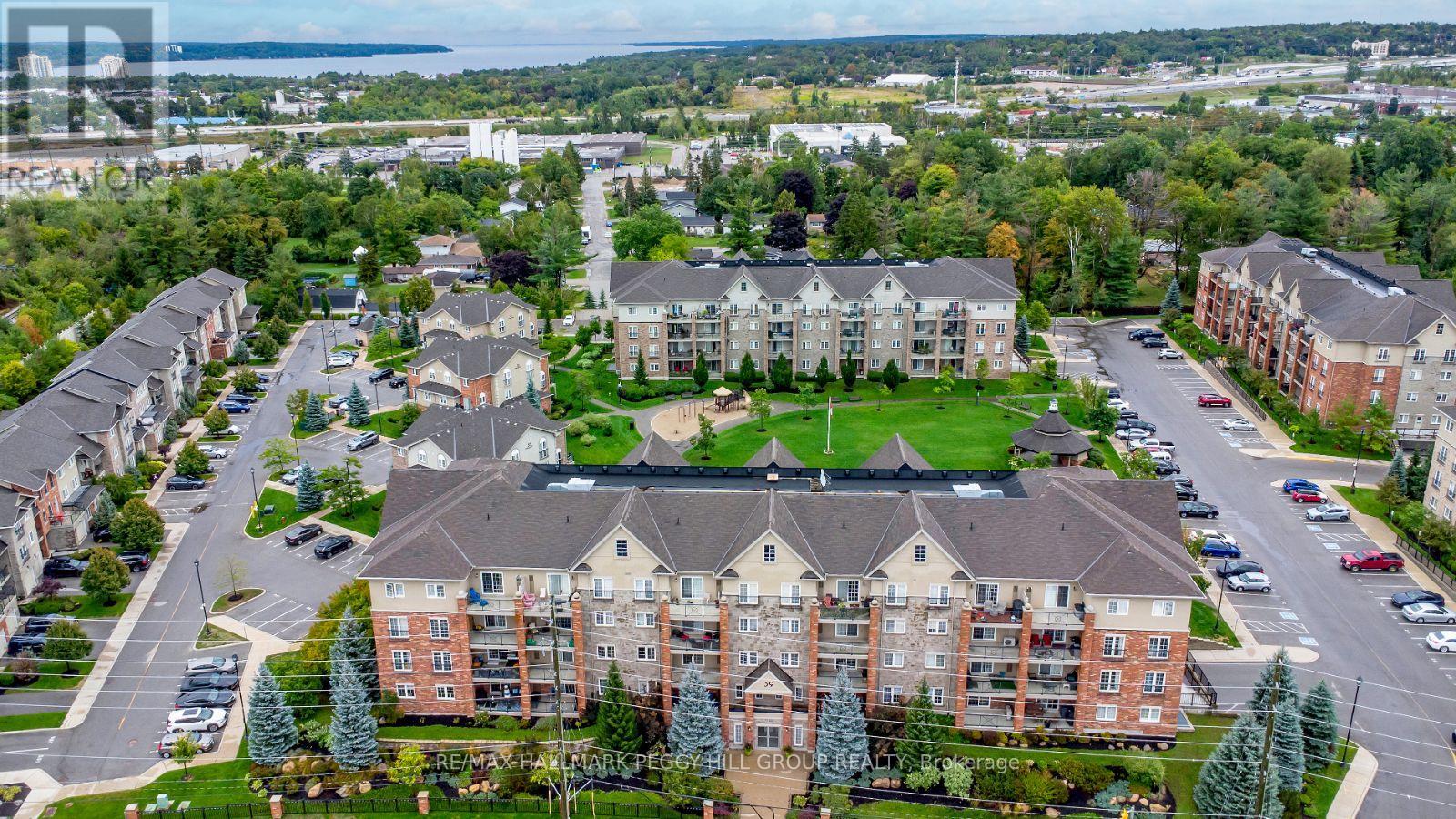 205 - 39 FERNDALE DRIVE S, Barrie, Ontario