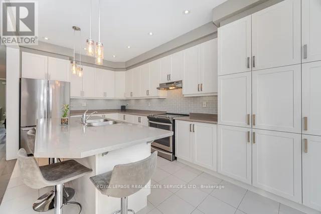 133 Hatt Court, Milton, Ontario  L9E 1G7 - Photo 12 - W12388372