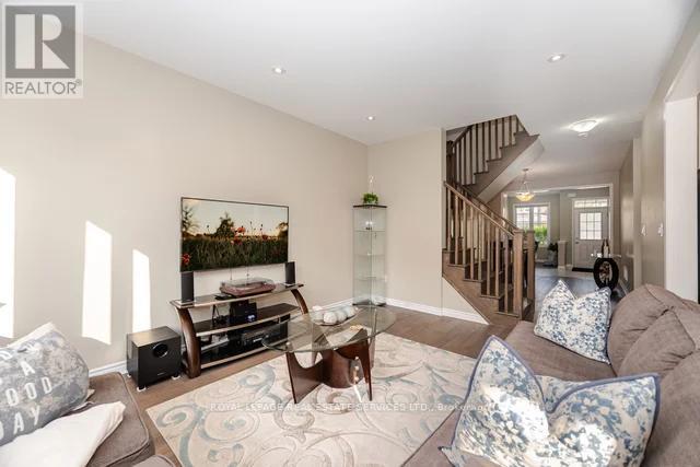 133 Hatt Court, Milton, Ontario  L9E 1G7 - Photo 7 - W12388372