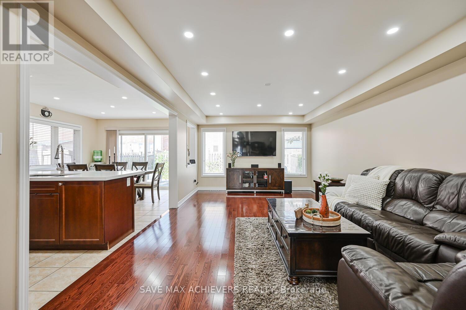37 Bloom Drive, Brampton (Bram East), Ontario  L6P 3C3 - Photo 13 - W12388425