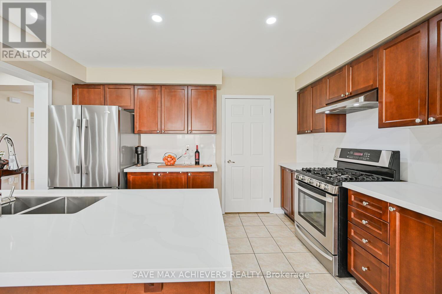 37 Bloom Drive, Brampton (Bram East), Ontario  L6P 3C3 - Photo 23 - W12388425