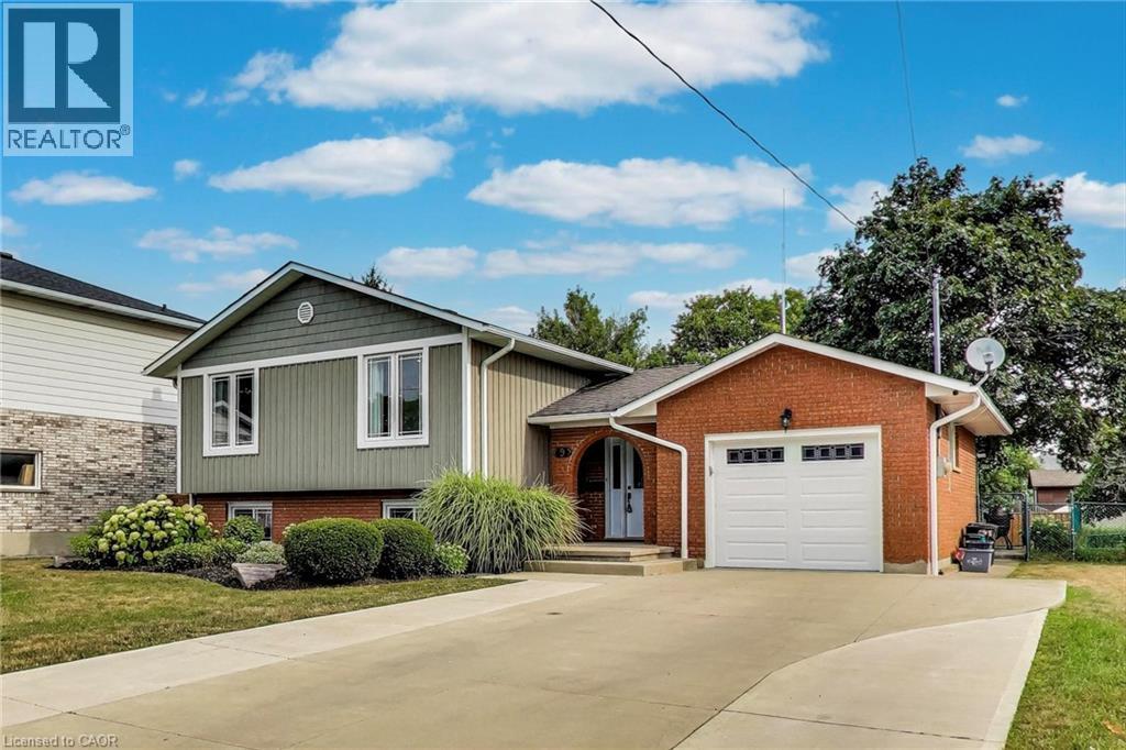 Property at 9 BROOKS Circle image 2