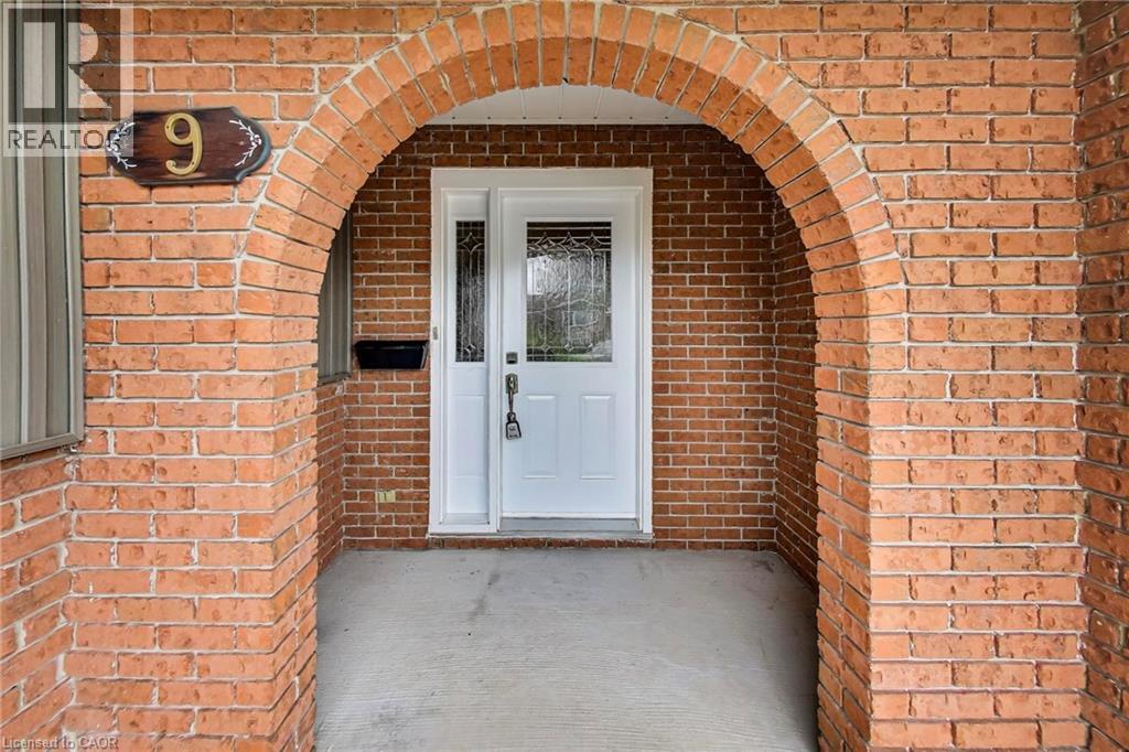 Property at 9 BROOKS Circle image 3