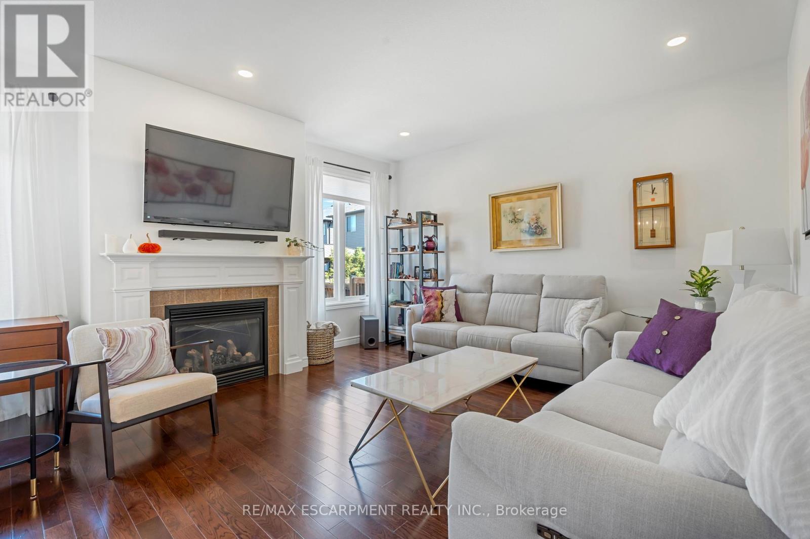 60 Garinger Crescent, Hamilton (Binbrook), Ontario  L0R 1C0 - Photo 11 - X12388343