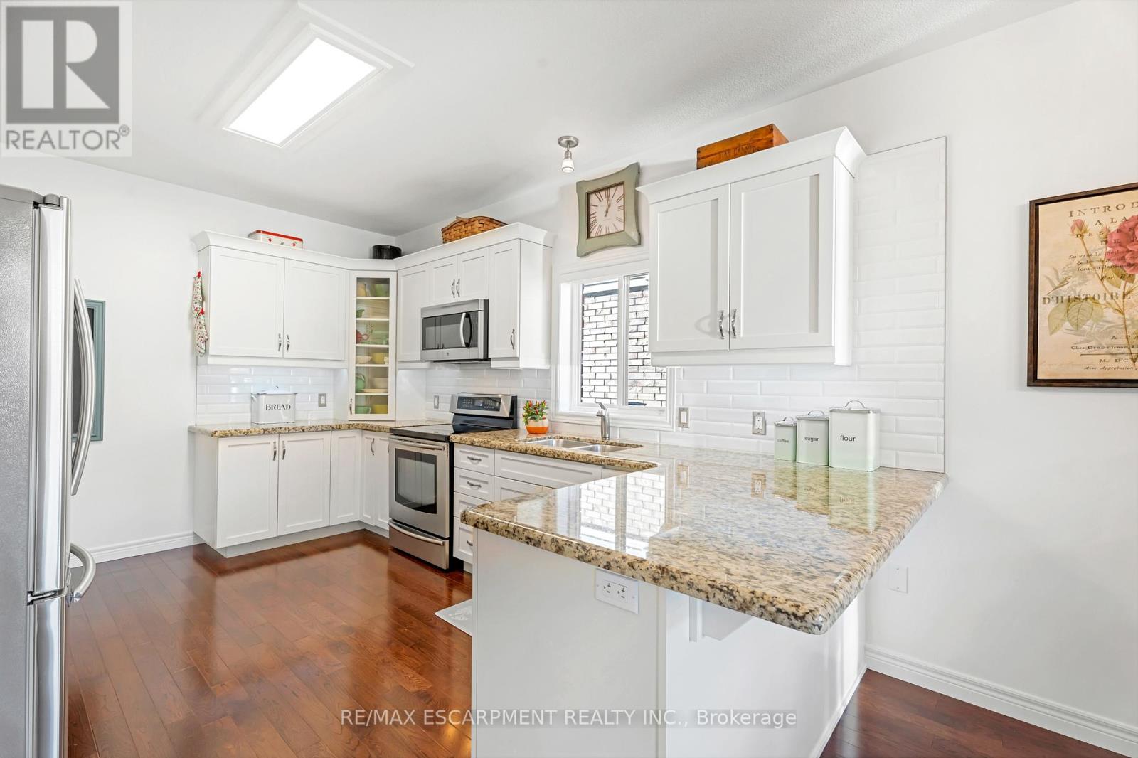 60 Garinger Crescent, Hamilton (Binbrook), Ontario  L0R 1C0 - Photo 16 - X12388343