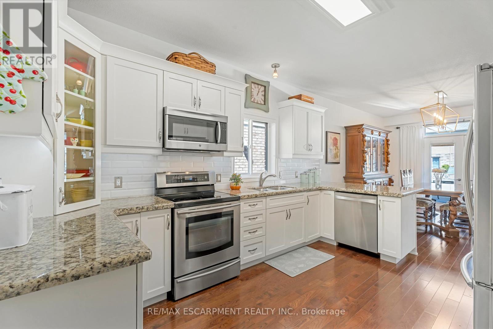 60 Garinger Crescent, Hamilton (Binbrook), Ontario  L0R 1C0 - Photo 17 - X12388343
