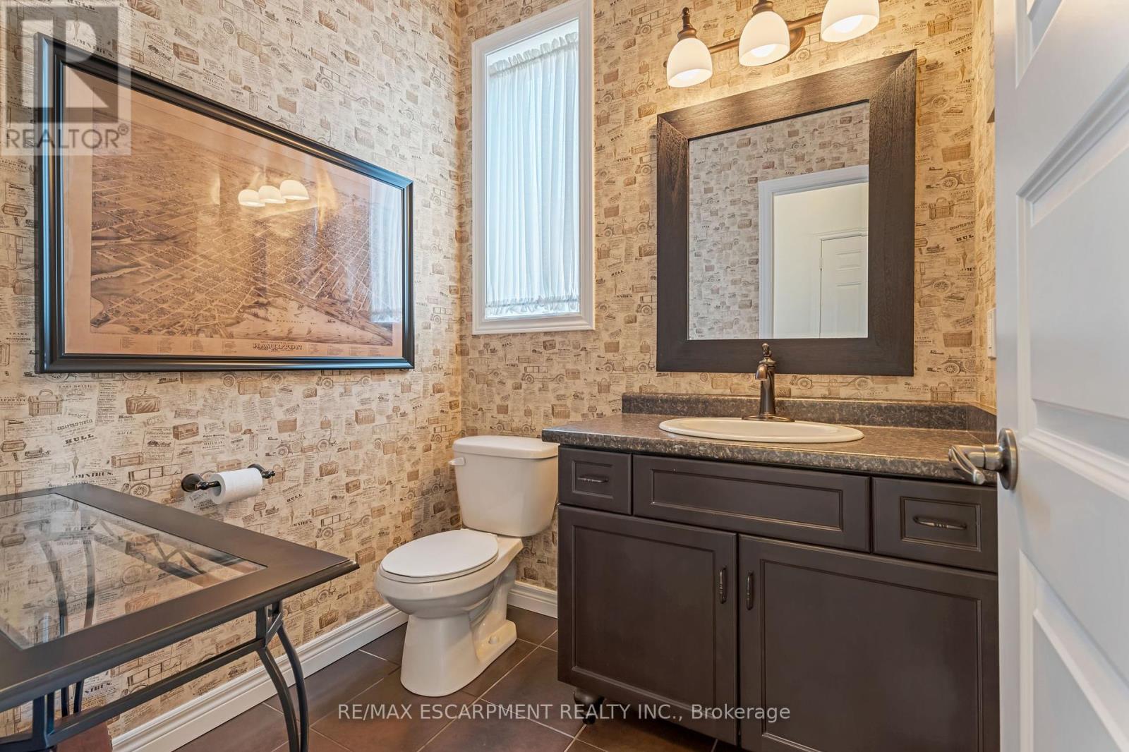 60 Garinger Crescent, Hamilton (Binbrook), Ontario  L0R 1C0 - Photo 8 - X12388343
